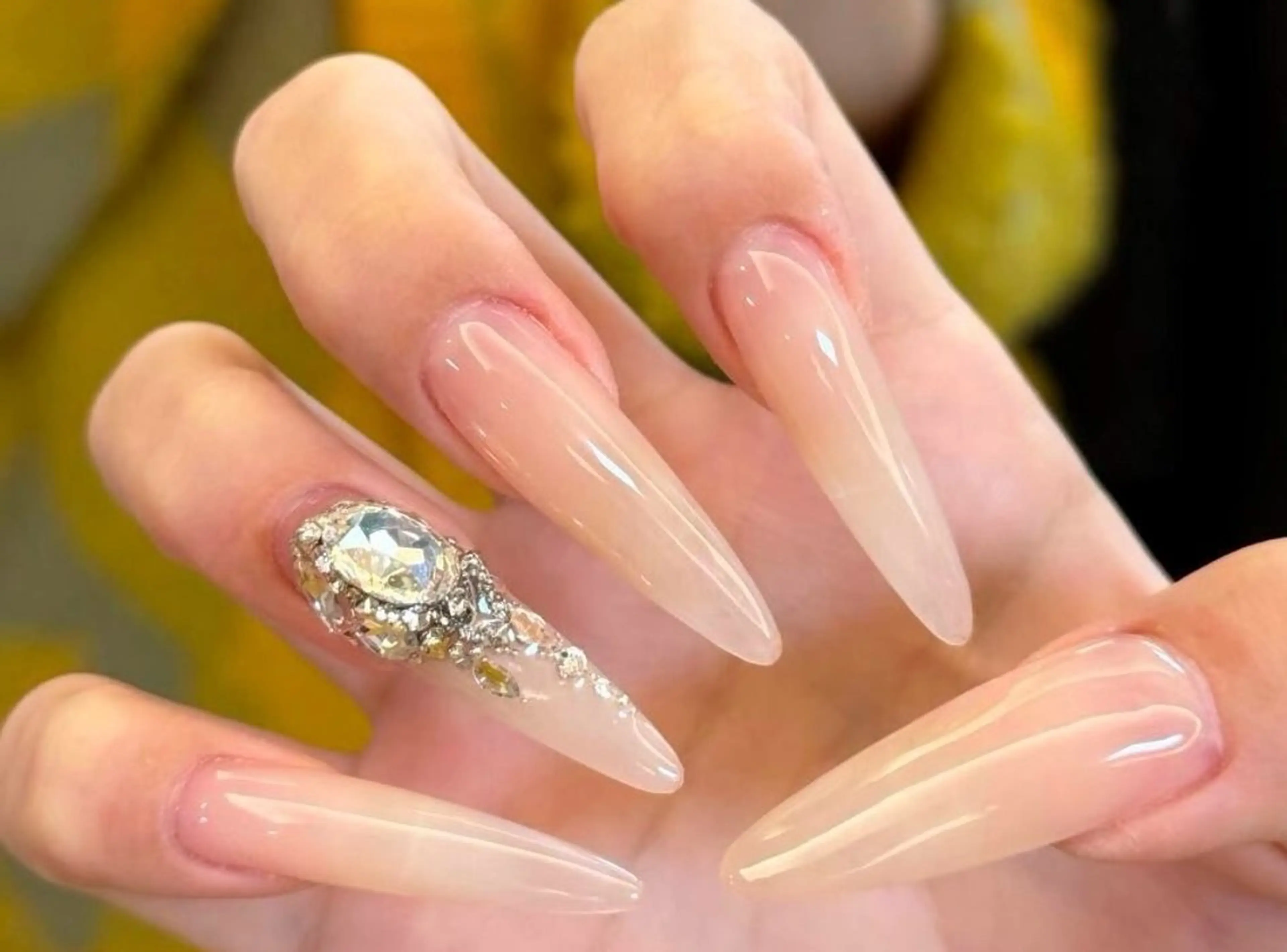 ネイル チークネイル 長さ出し フラワーネイル フレンチネイル ガーリー SunNail池袋駅 ワンホンネイルのネイルデザイン