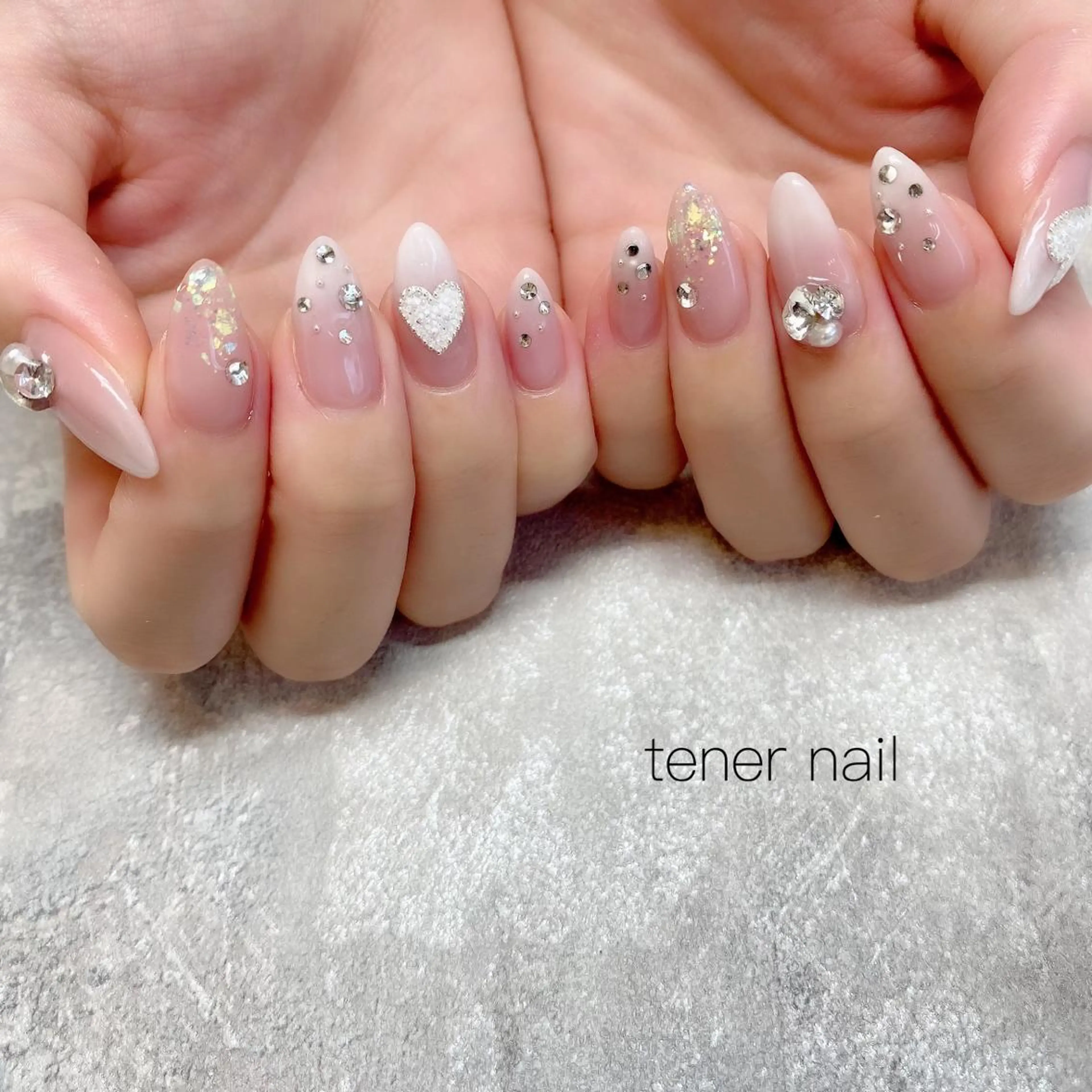 ネイル グラデーション キラキラネイル tener  nail  テネルネイル所属・テネルネイル tener nailのネイルデザイン