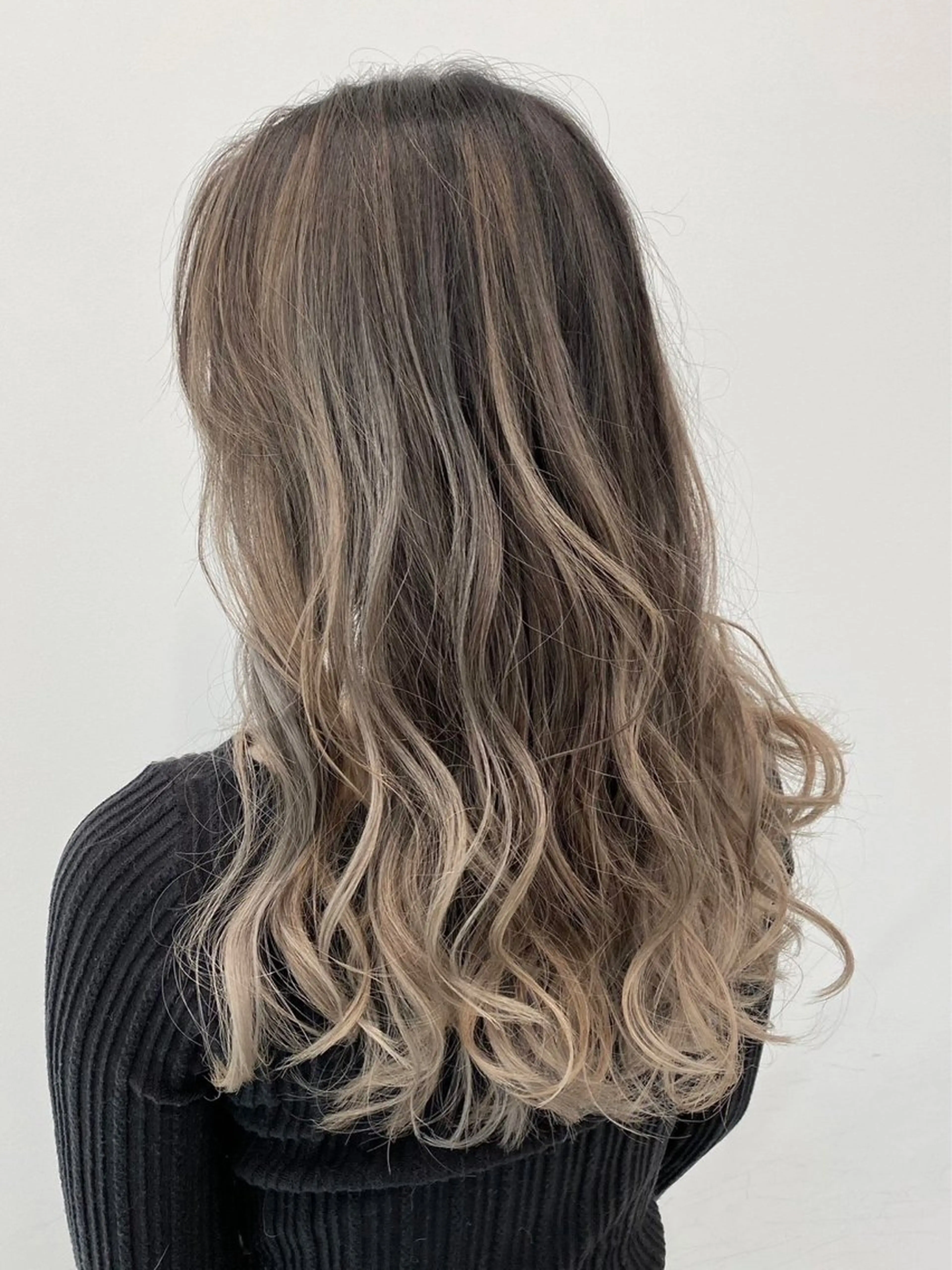 セミロング カラー ブリーチ ヘアカラー トリートメント ✨韓国風カット/艶髪 カラー✨yumeのヘアスタイル