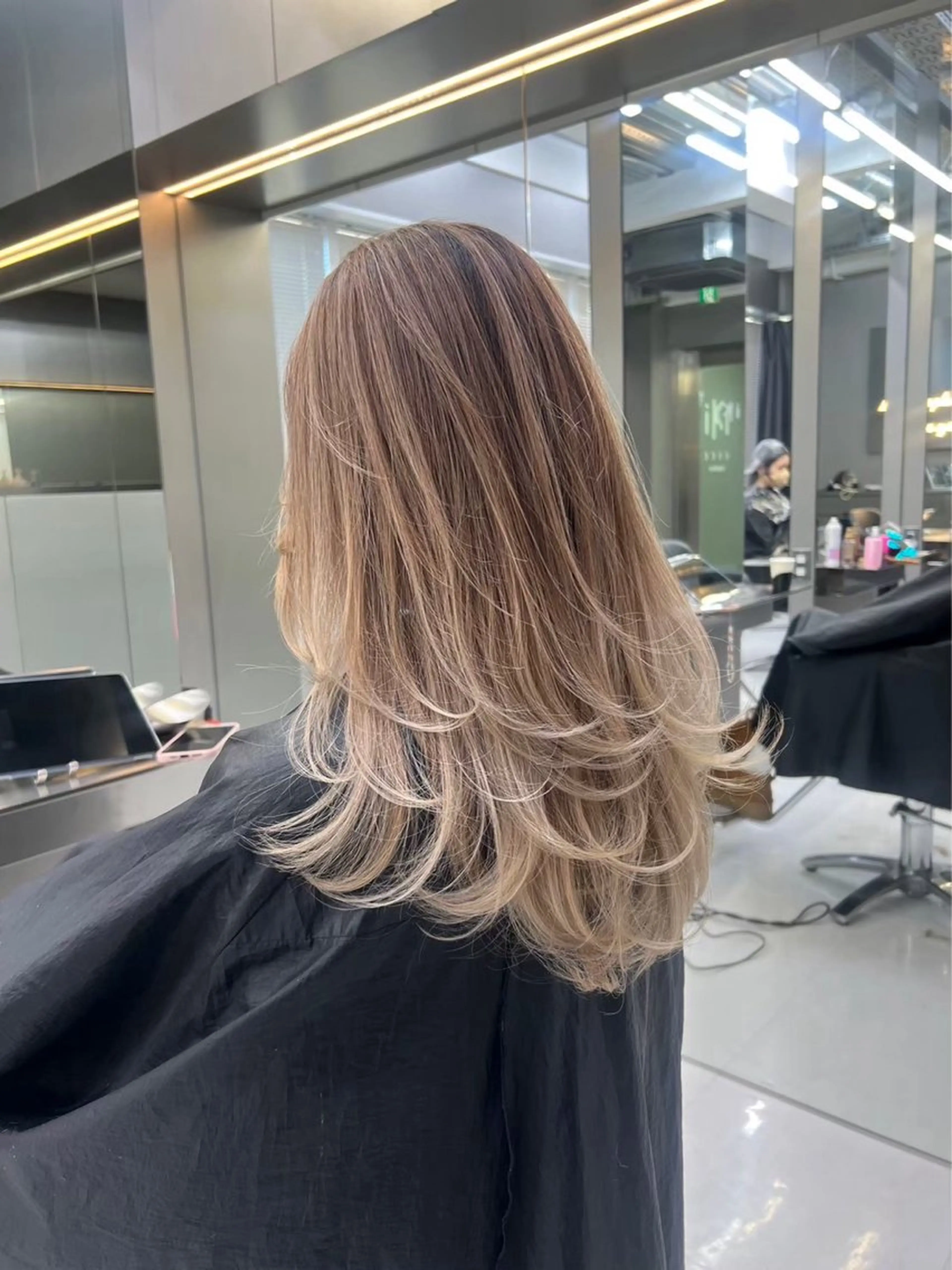 ロング ヘアカラー ヘアセット 🫧バレイヤージュ/ ハイトーン/ミズキのヘアスタイル
