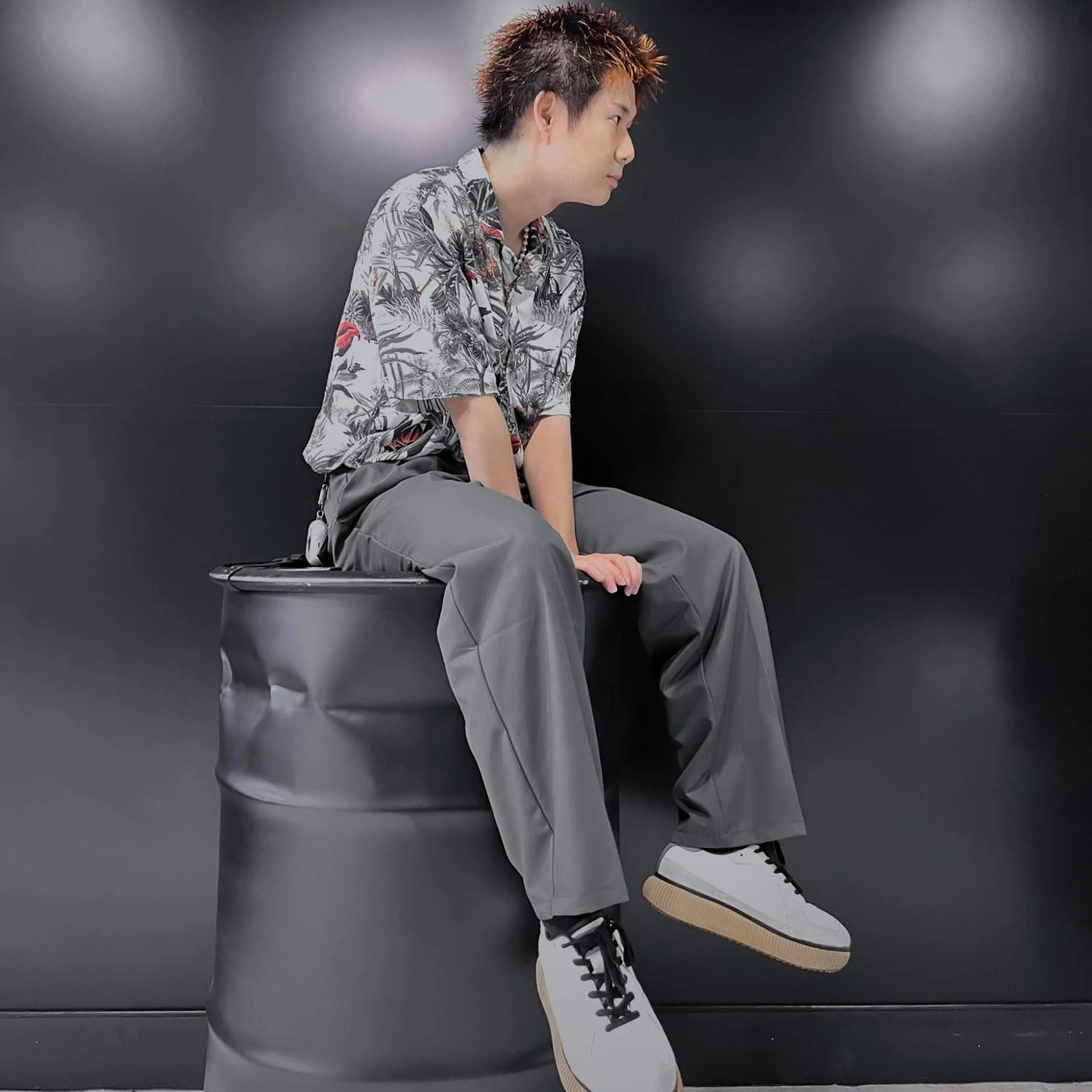 ショート カラー パーマ メンズ メンズブリーチ ビジネス センターパート ダウンパーマ フェードカット メンズサロン【owl 心斎橋】難波/アメ村のヘアスタイル