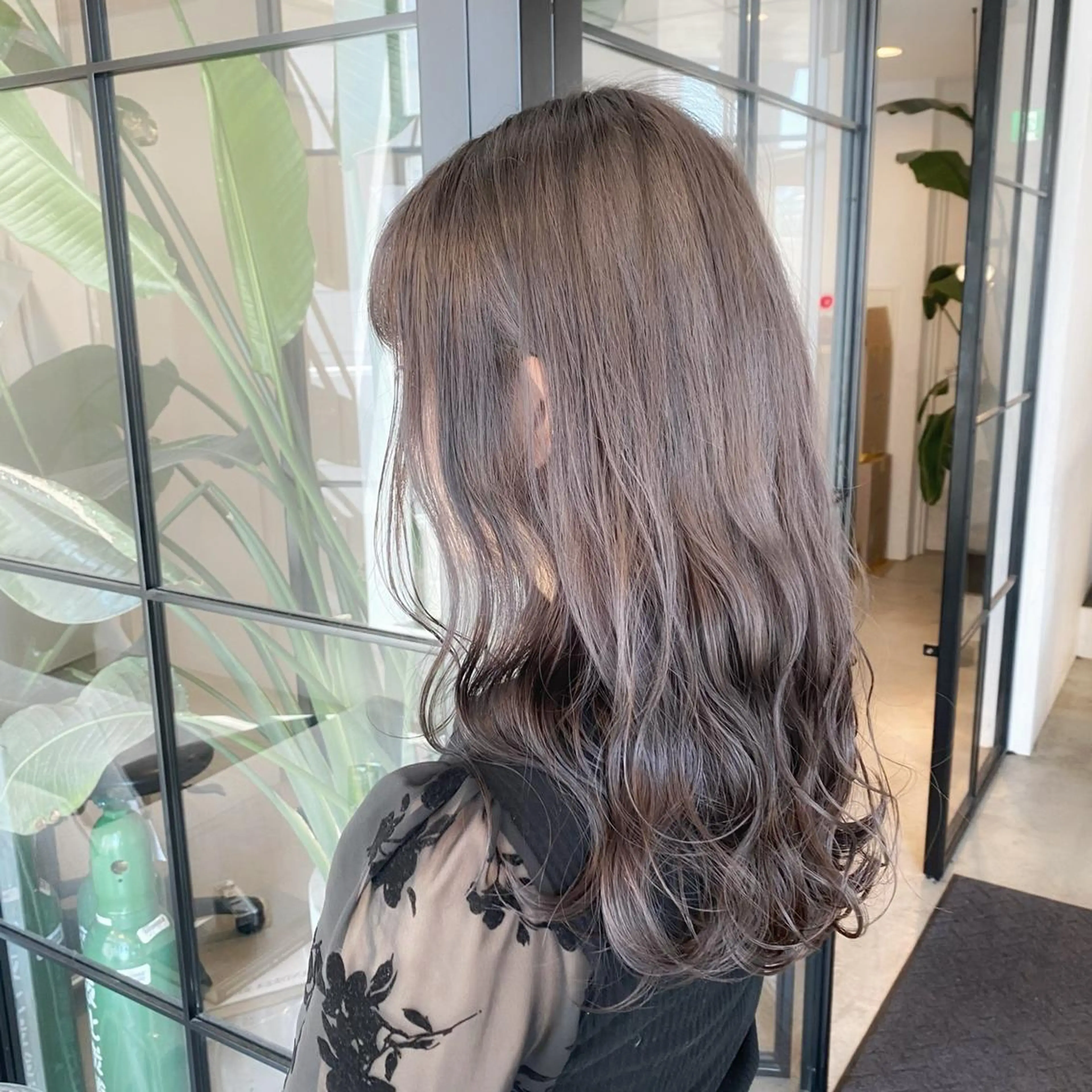 ショート カラー ヘアアレンジ カット ヘアカラー ベージュ/ダブルカラ ー/新潟駅/青柳萌果のヘアスタイル