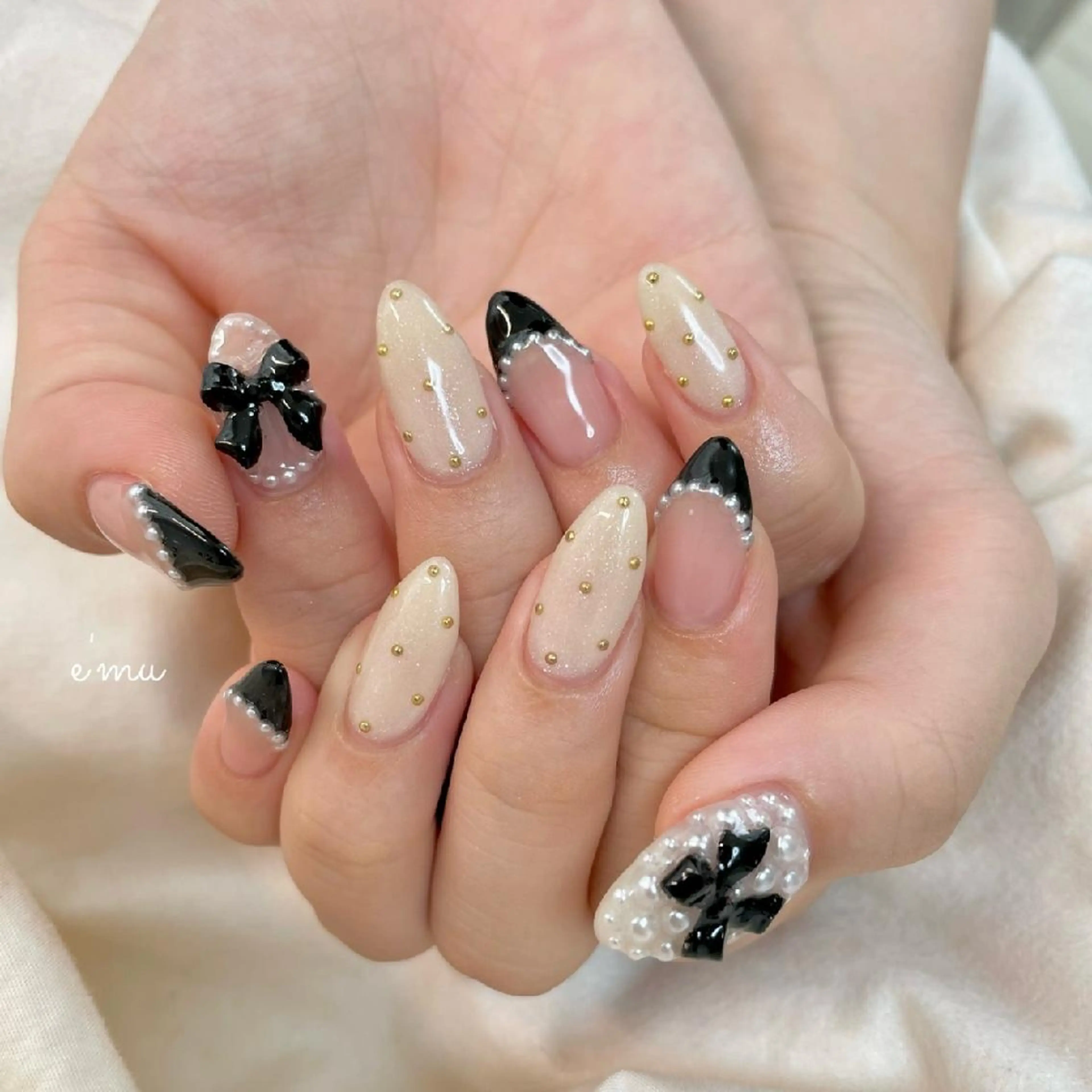 ネイル フレンチネイル ガーリー リボン nail salon e'mu💐のネイルデザイン