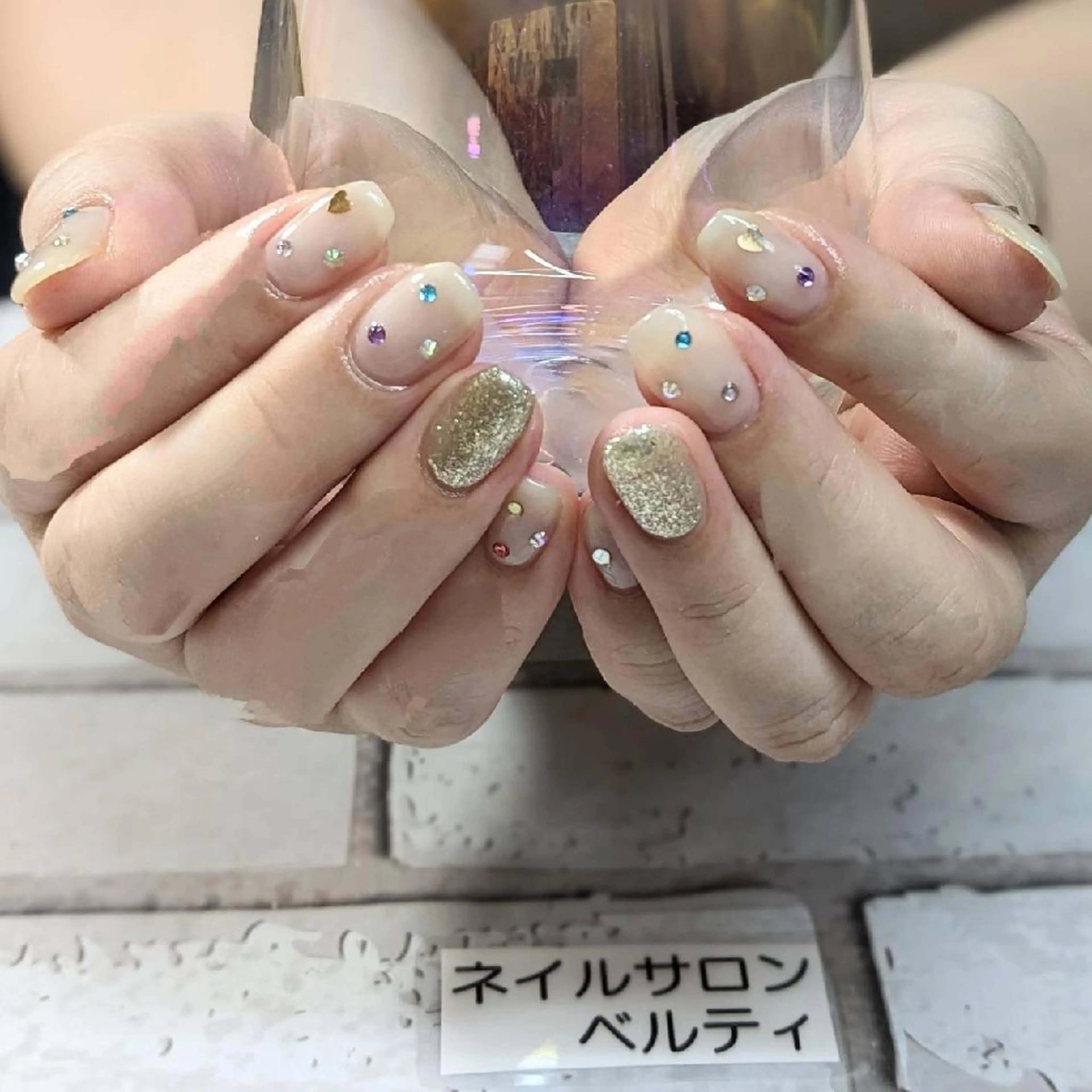 ネイル ストーンネイル ハンドネイル ネイルサロンベルティ .keikoのネイルデザイン