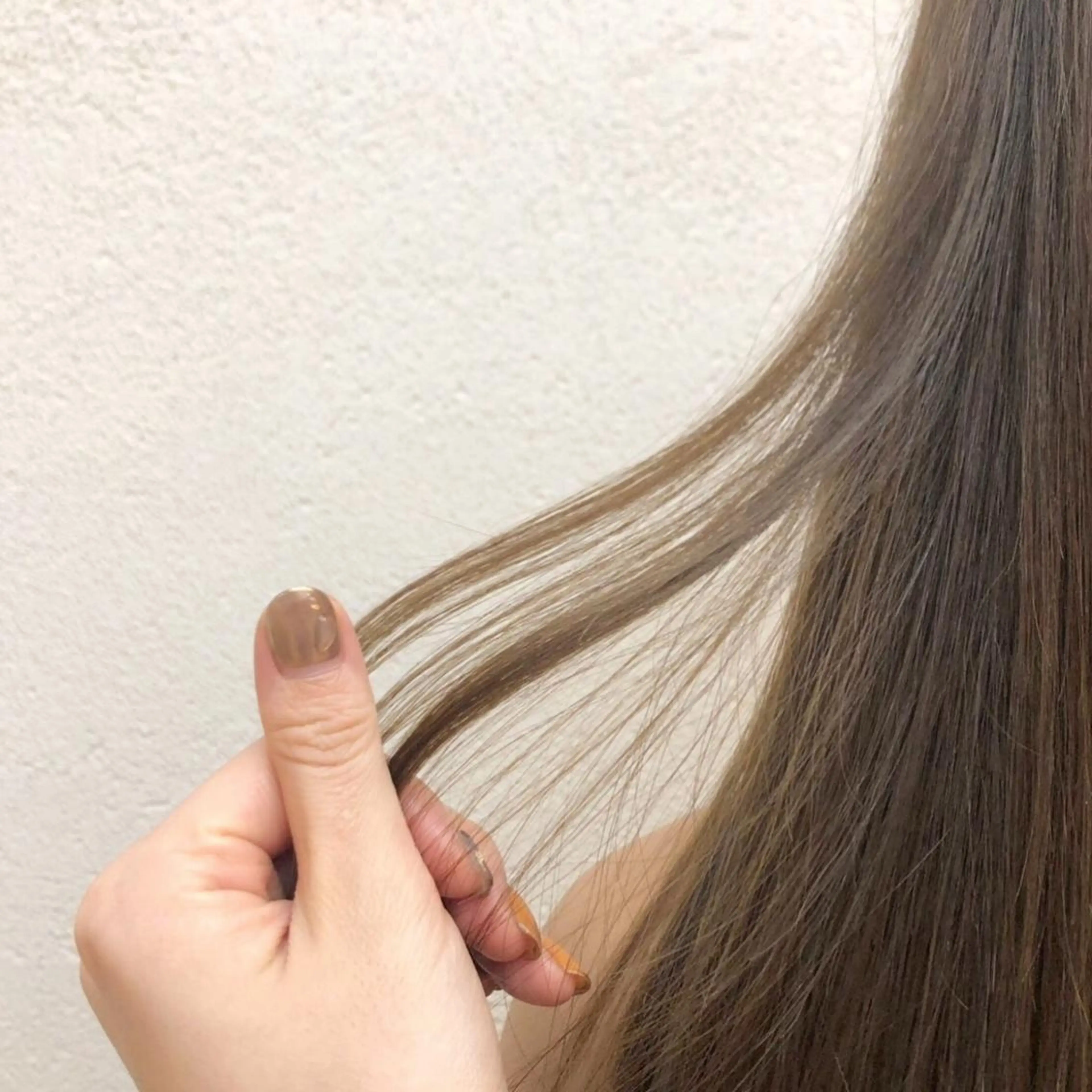 カラー ベージュカラー 透明感カラー ハイトーンカラー ハイトーンベージュ H梅田 / 811 堀本菜奈のヘアスタイル