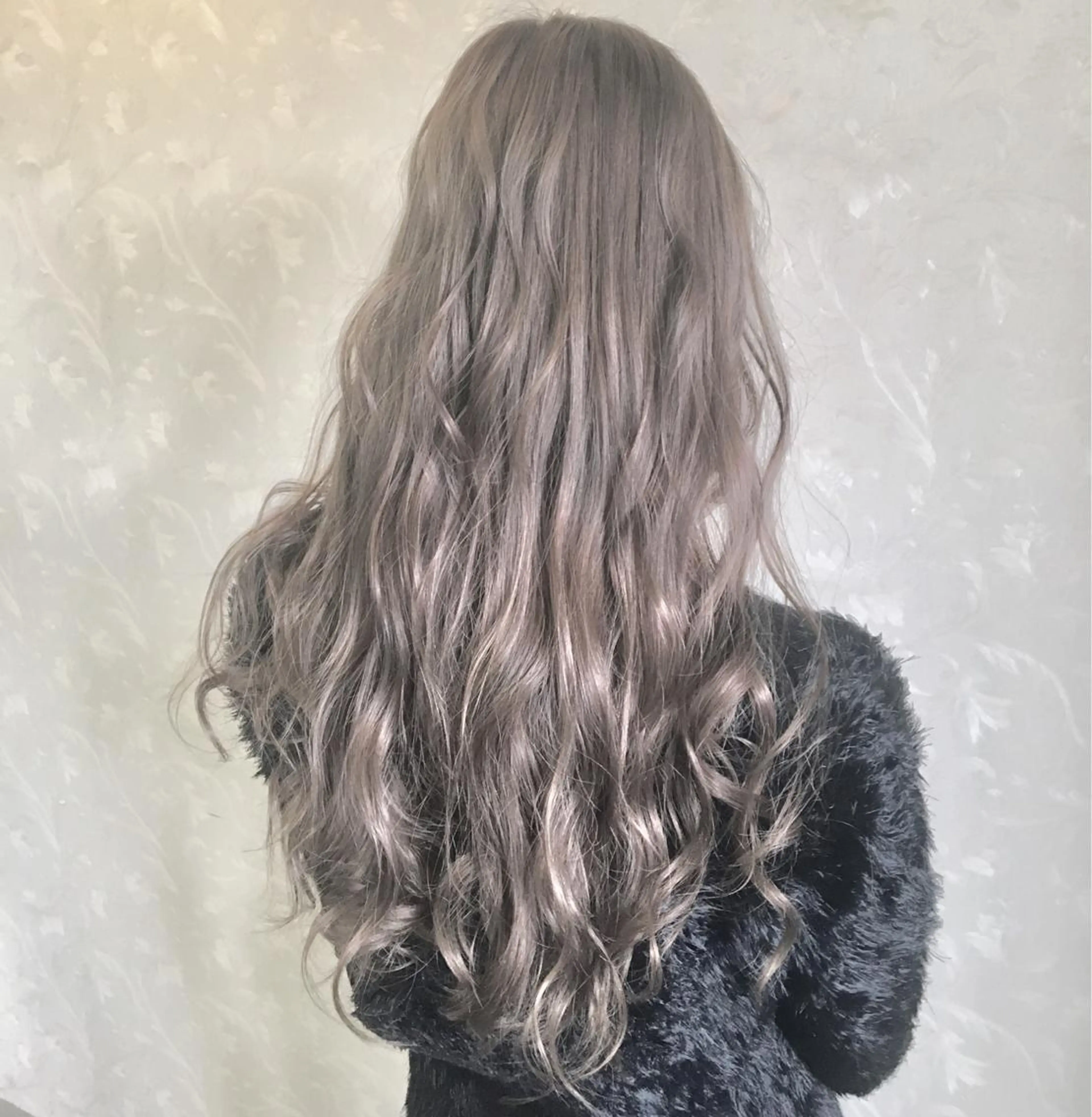 ロング カラー アッシュ アッシュグレー 透明感カラー カット ヘアカラー トリートメント 💓シールエクステ ルミエールのヘアスタイル