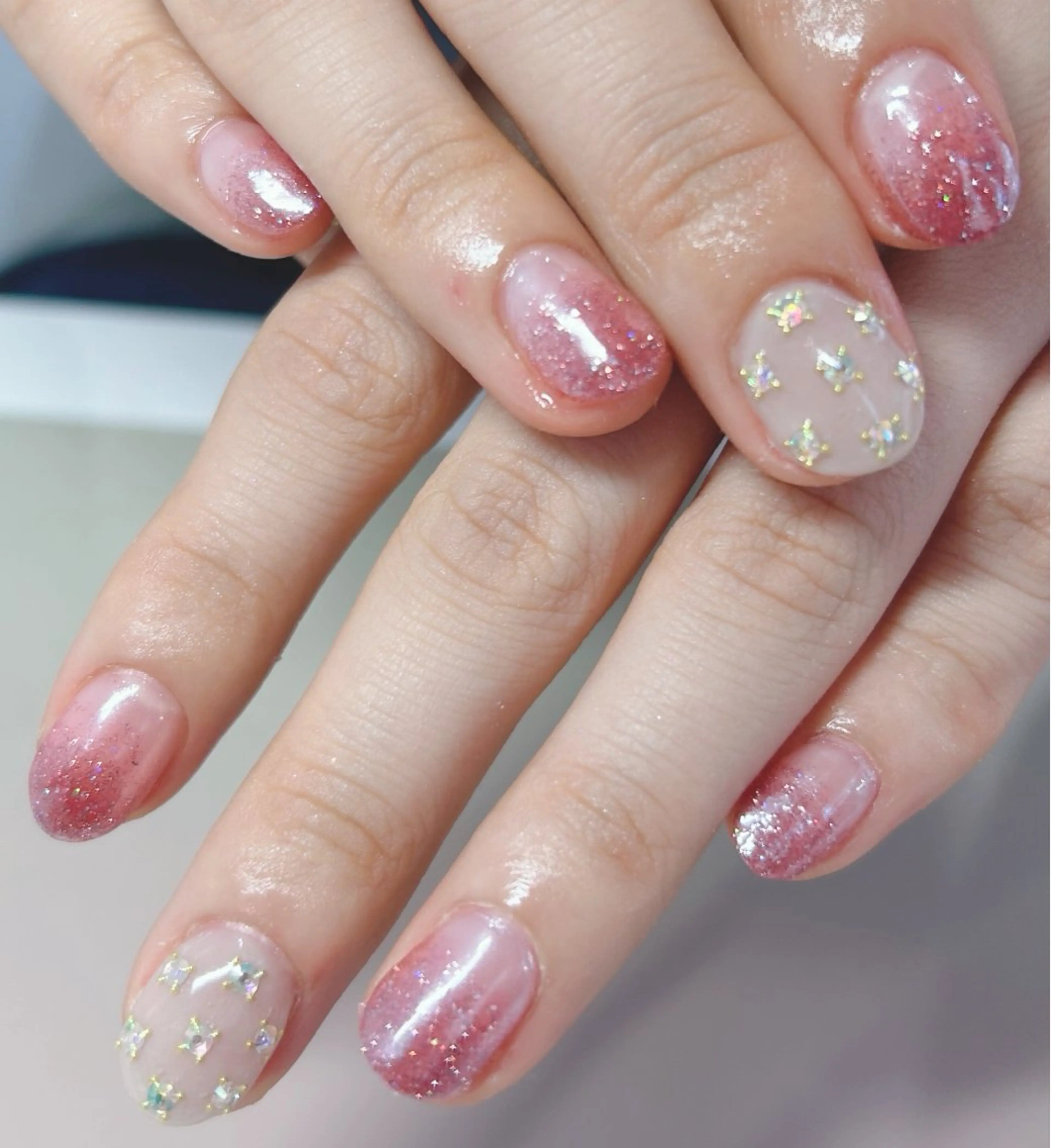 ネイル オーロラネイル フラッシュネイル Rairia nail所属・Rairianail 室橋舞のネイルデザイン
