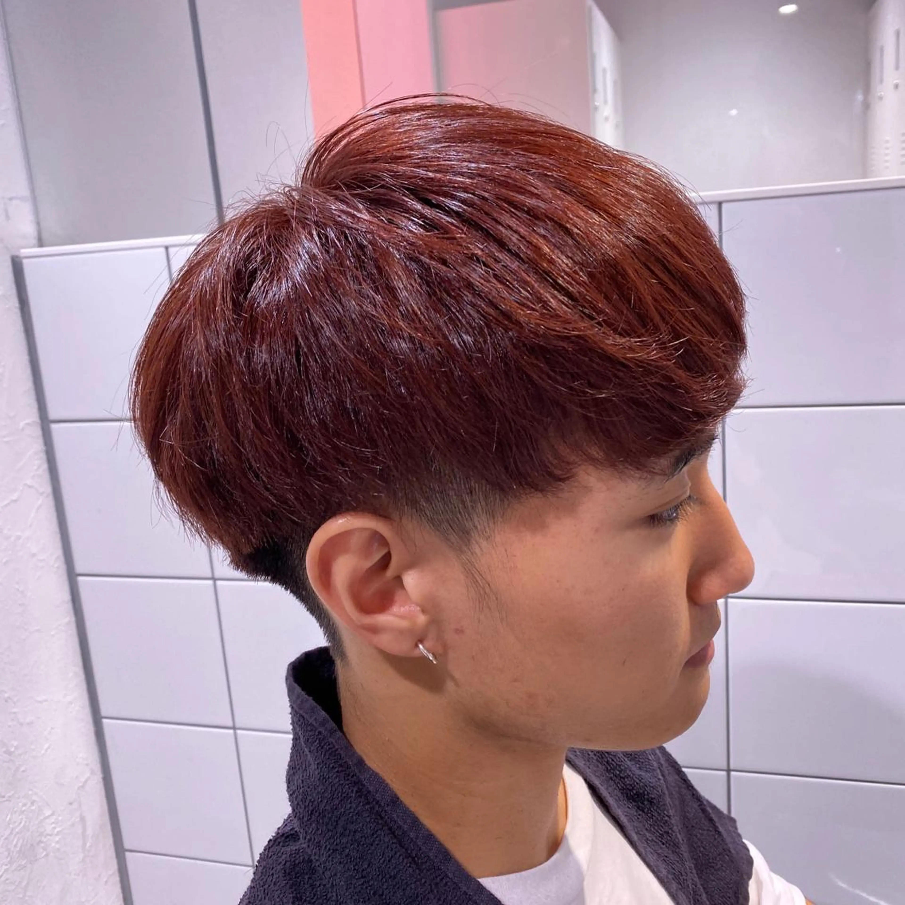 ショート カラー メンズ アップバング メンズブリーチ ビジネス センターパート メンズハイトーン ヘアカラー トリートメント ヘッドスパ ヘアセット 赤み消し🌿 透明感カラー🫧のヘアスタイル