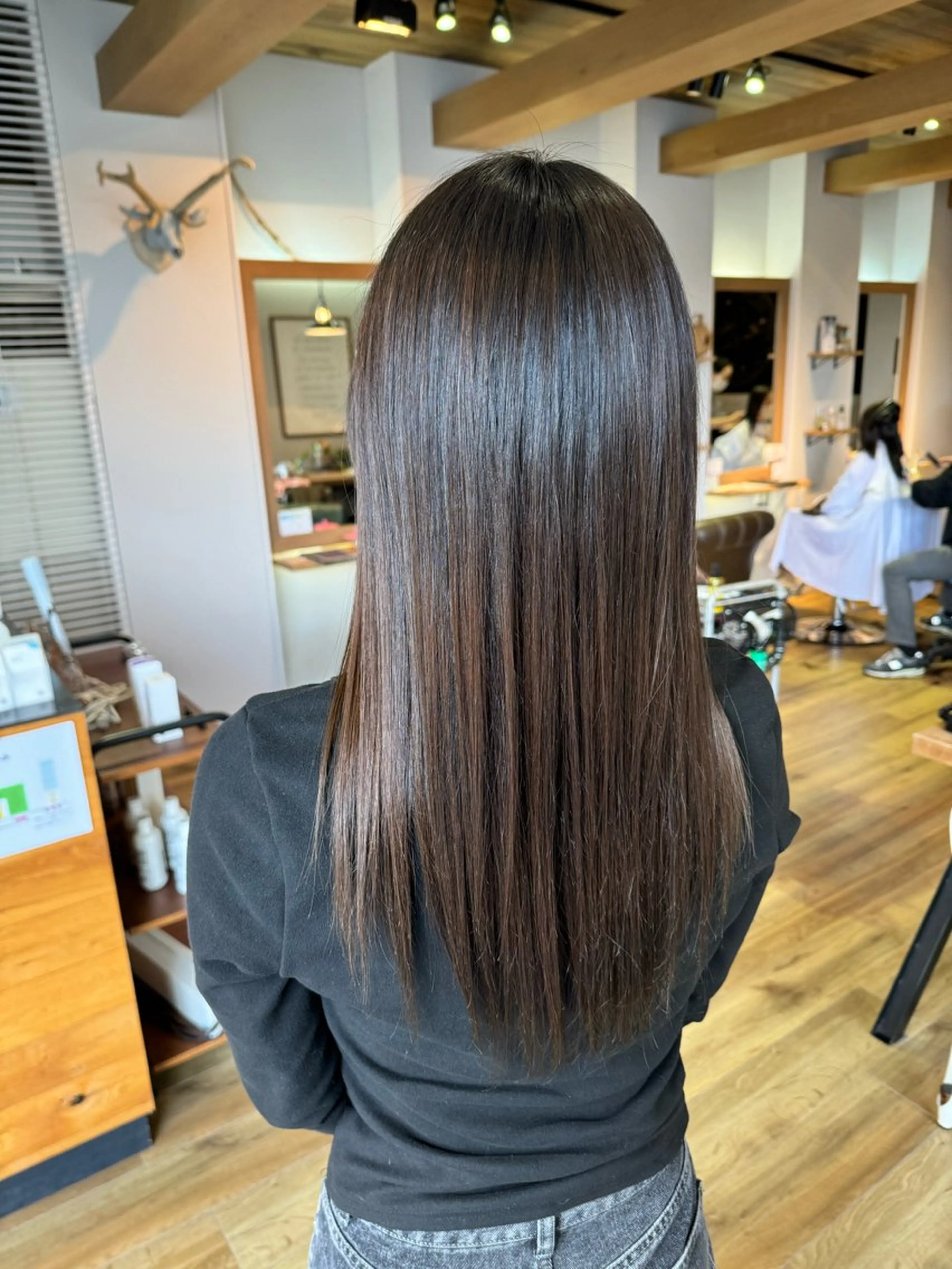 ロング カラー グレージュ オリーブグレージュ オリーブグレー ヘアカラー トリートメント ツキダテ ユイのヘアスタイル