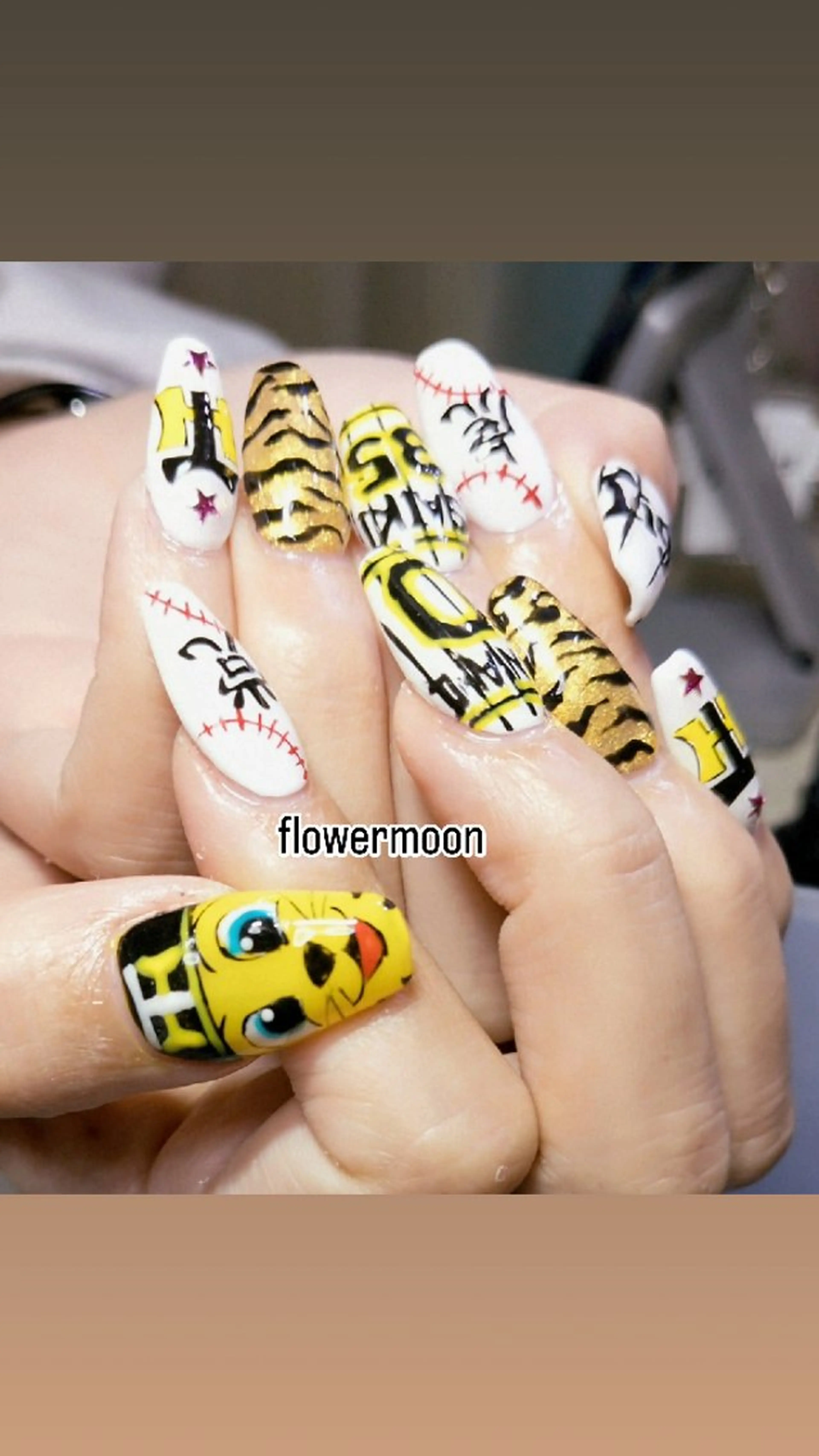ネイル ハンドネイル ハンドケア フラワー ムーンのネイルデザイン