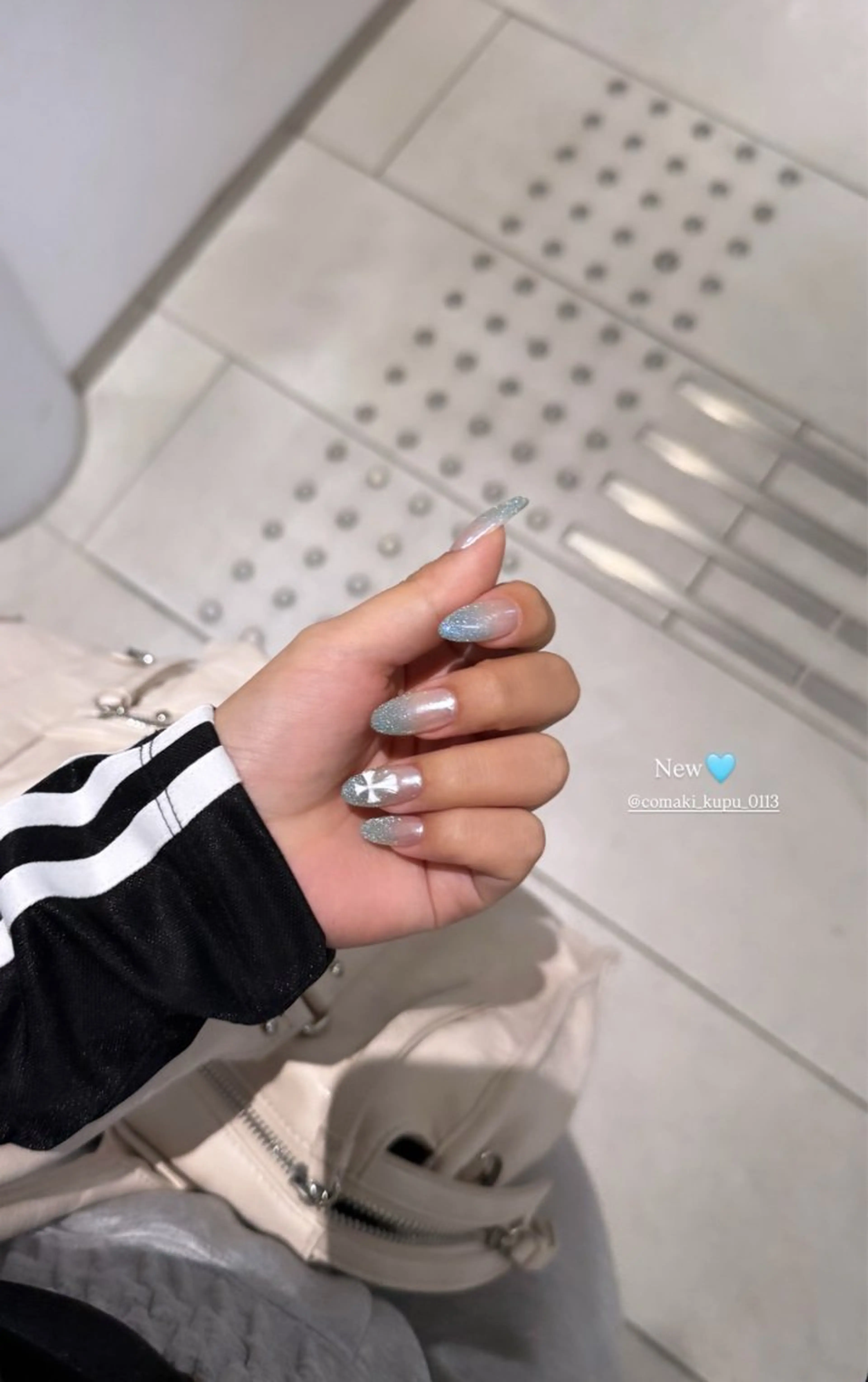 ネイル オーロラネイル フラッシュネイル グラデーション ラメ(グリッター) ラメグラデーション ハンドネイル kupu所属・ネイルサロン kupuのネイルデザイン