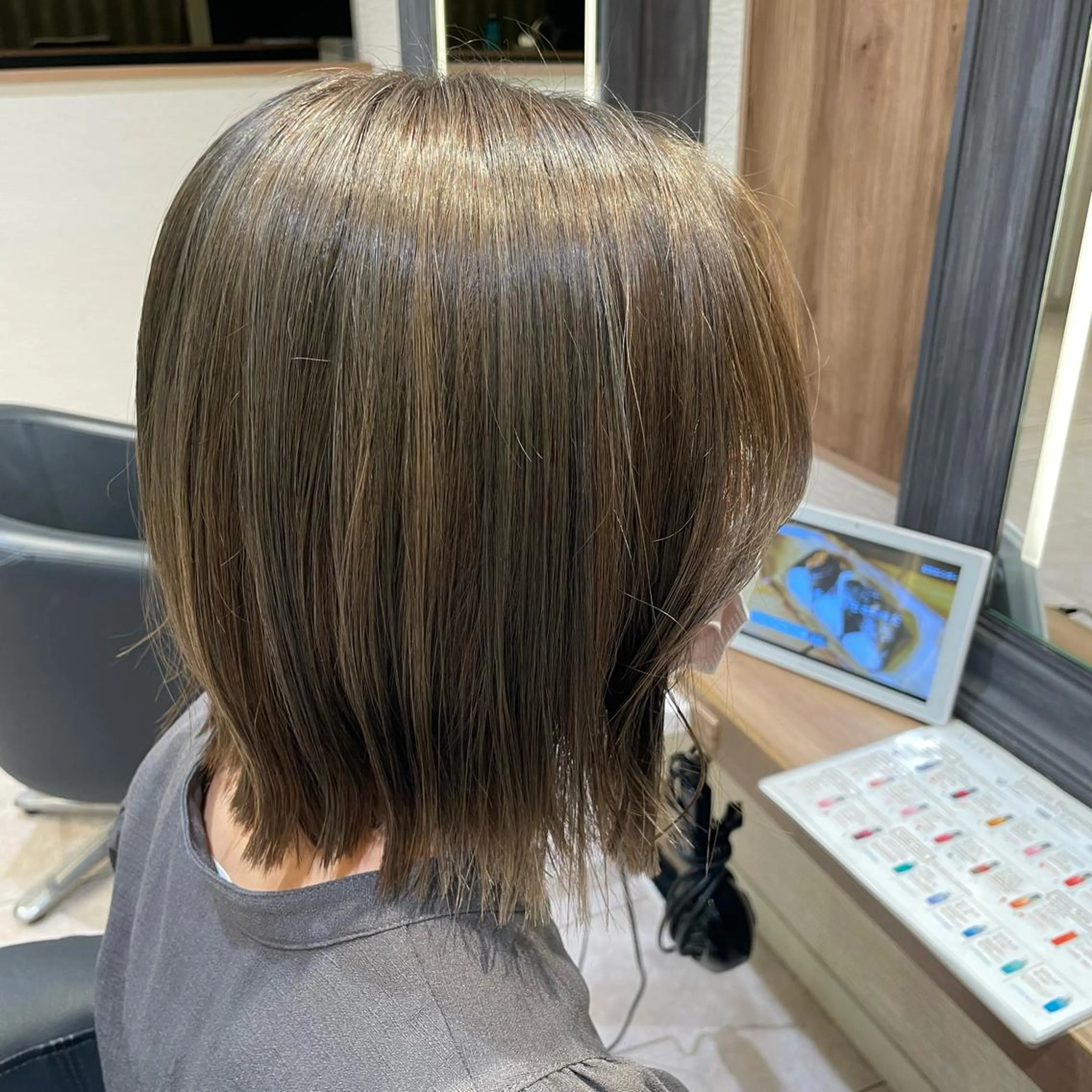 カラー ダブルカラー オリーブカラー ボブ ヘアカラー レイヤー/ハイトーン 🫧‪Erikaのヘアスタイル