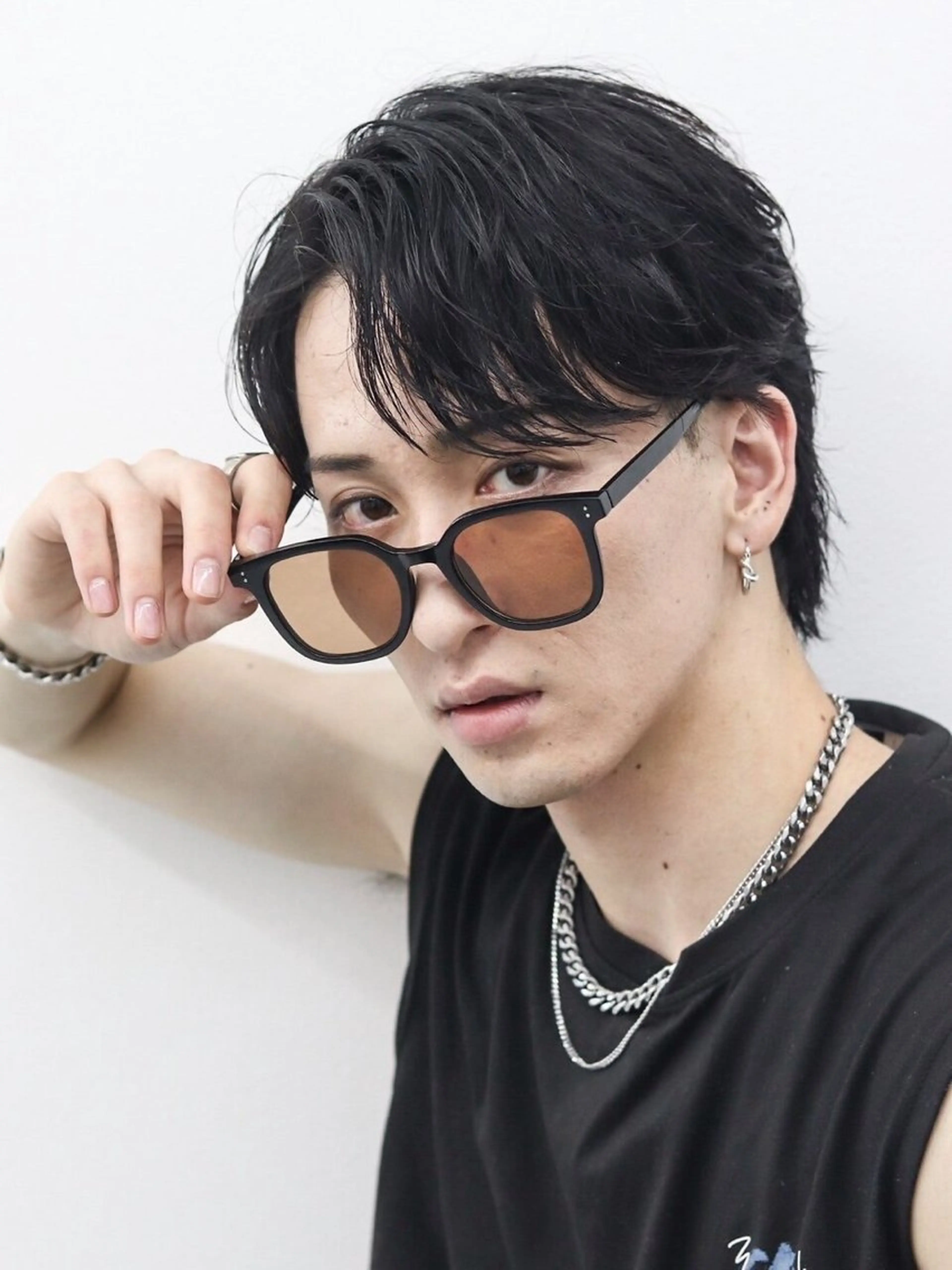 メンズ 西口徒歩20秒　寒色 カラーミディアムヘアのヘアスタイル