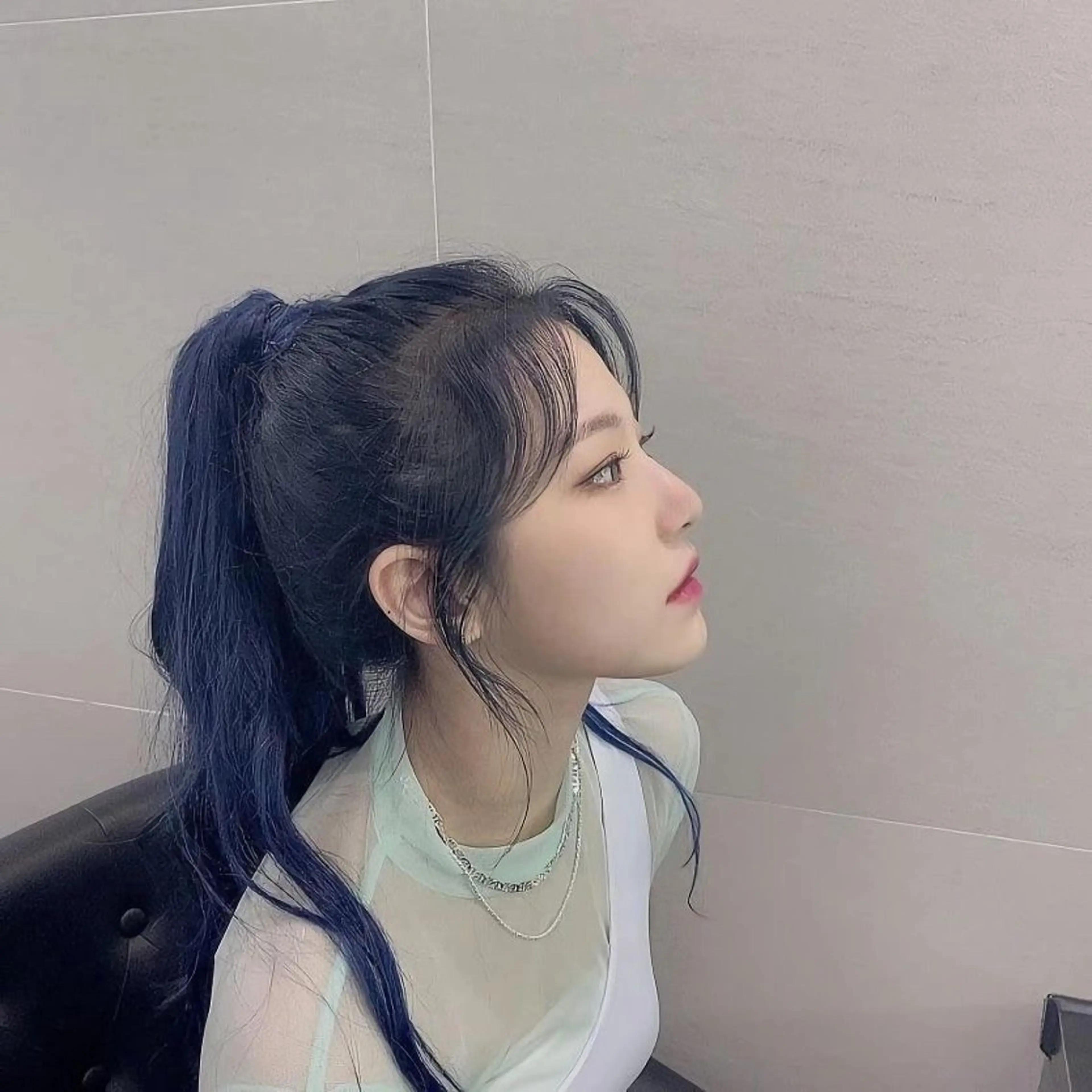 セミロング カラー ヘアアレンジ 🩵ダメージレス艶感 ハイトーン🩷のヘアスタイル