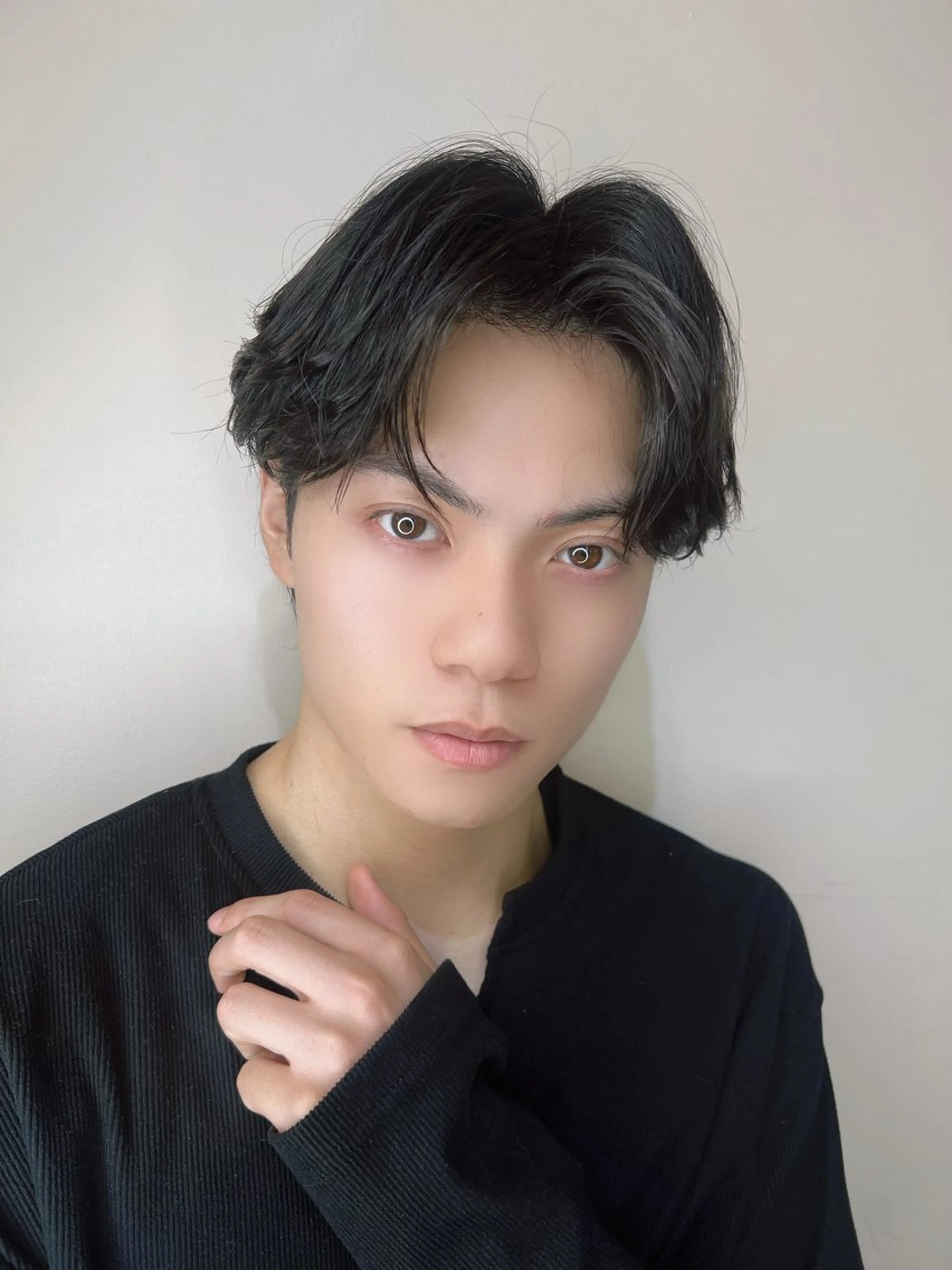 ミディアム パーマ メンズ メンズ職人/センター パート/富沢真斗のヘアスタイル