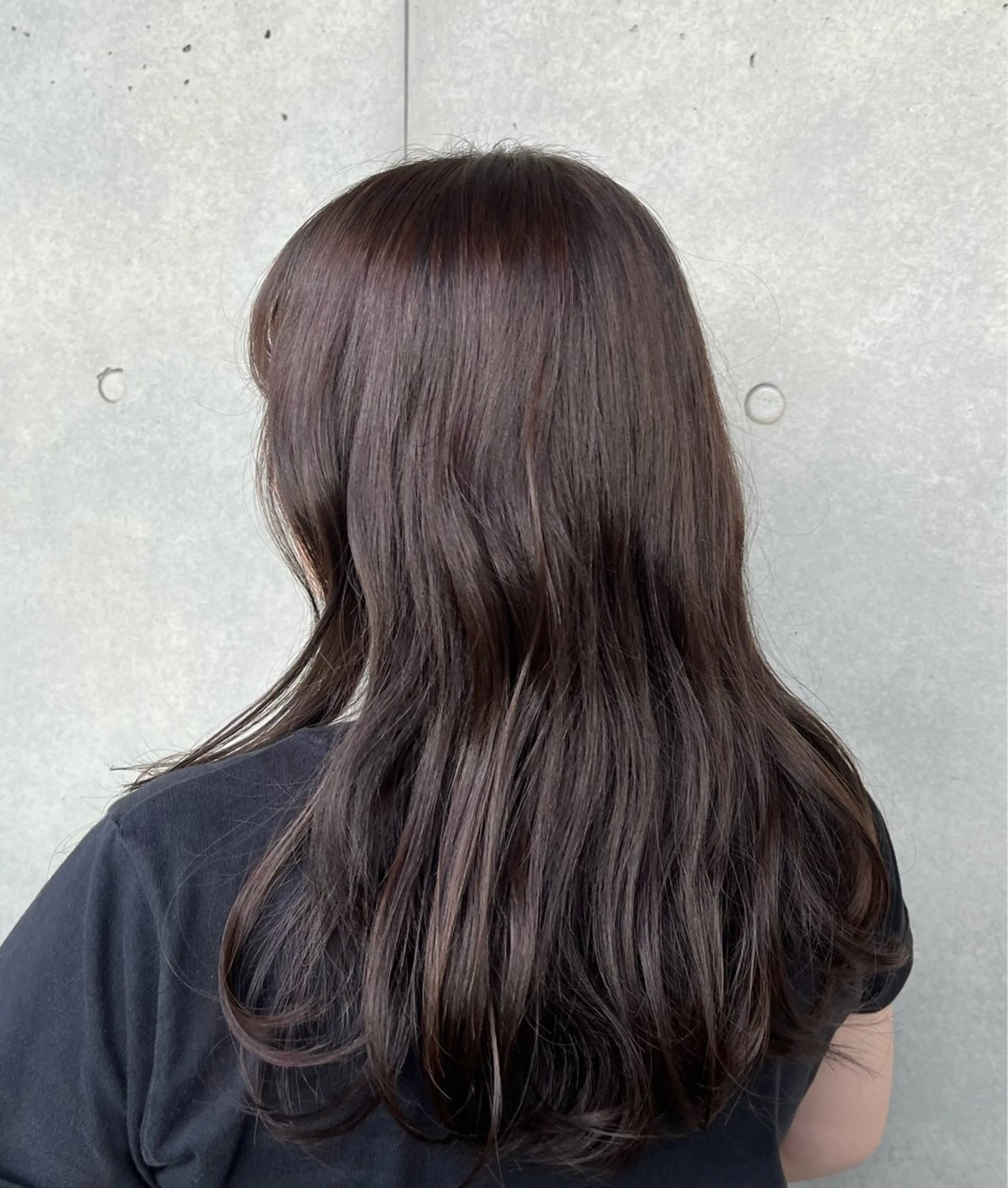 カラー 岡田 梨紗のヘアスタイル