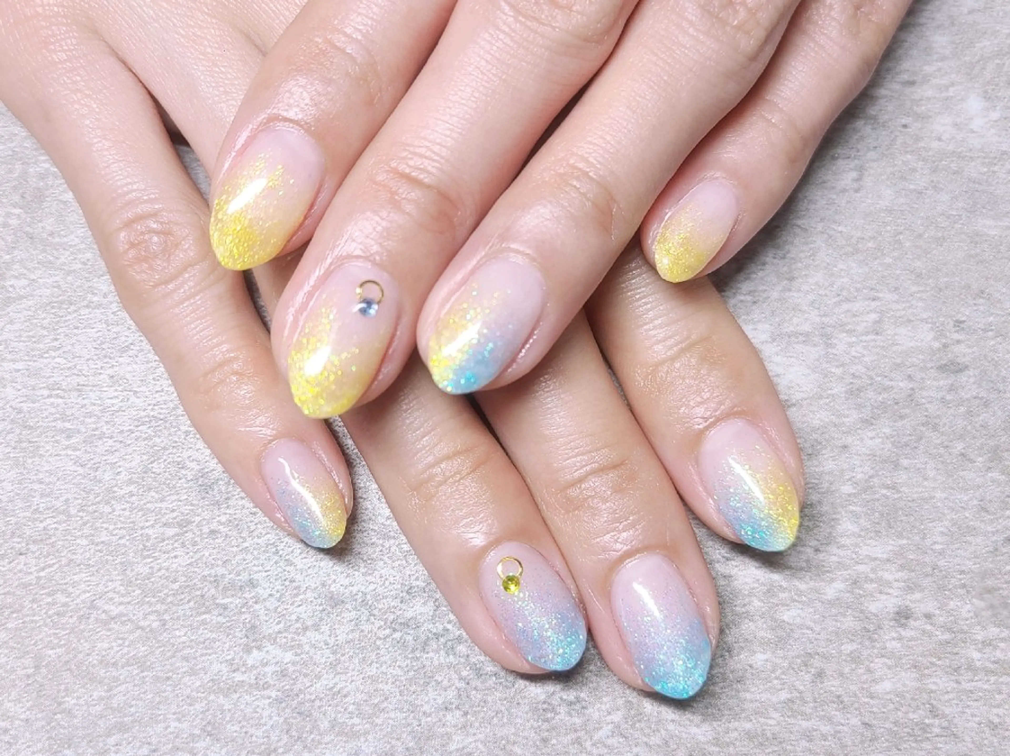 ネイル オーロラネイル グラデーション ラメ(グリッター) ラメグラデーション ハンドネイル Coquille ネイル　ハセガワのネイルデザイン