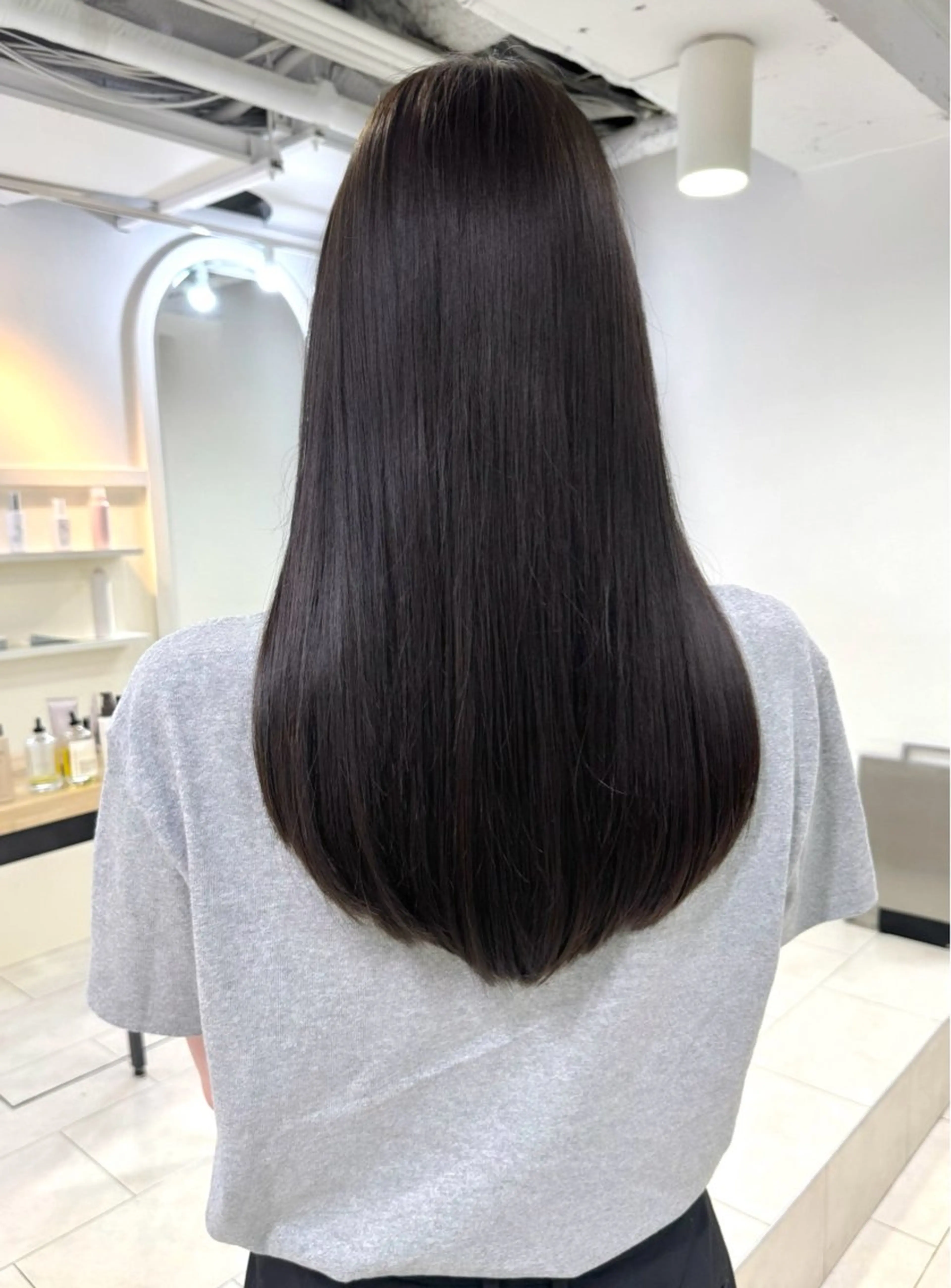 ロング カラー ダークグレー ダークグレージュ グレージュ ヘアカラー トリートメント QUEEN'S GARDEN by k-two shinsaibashi所属・透明感/艶カラー/ レイヤー/ヒロトのヘアスタイル