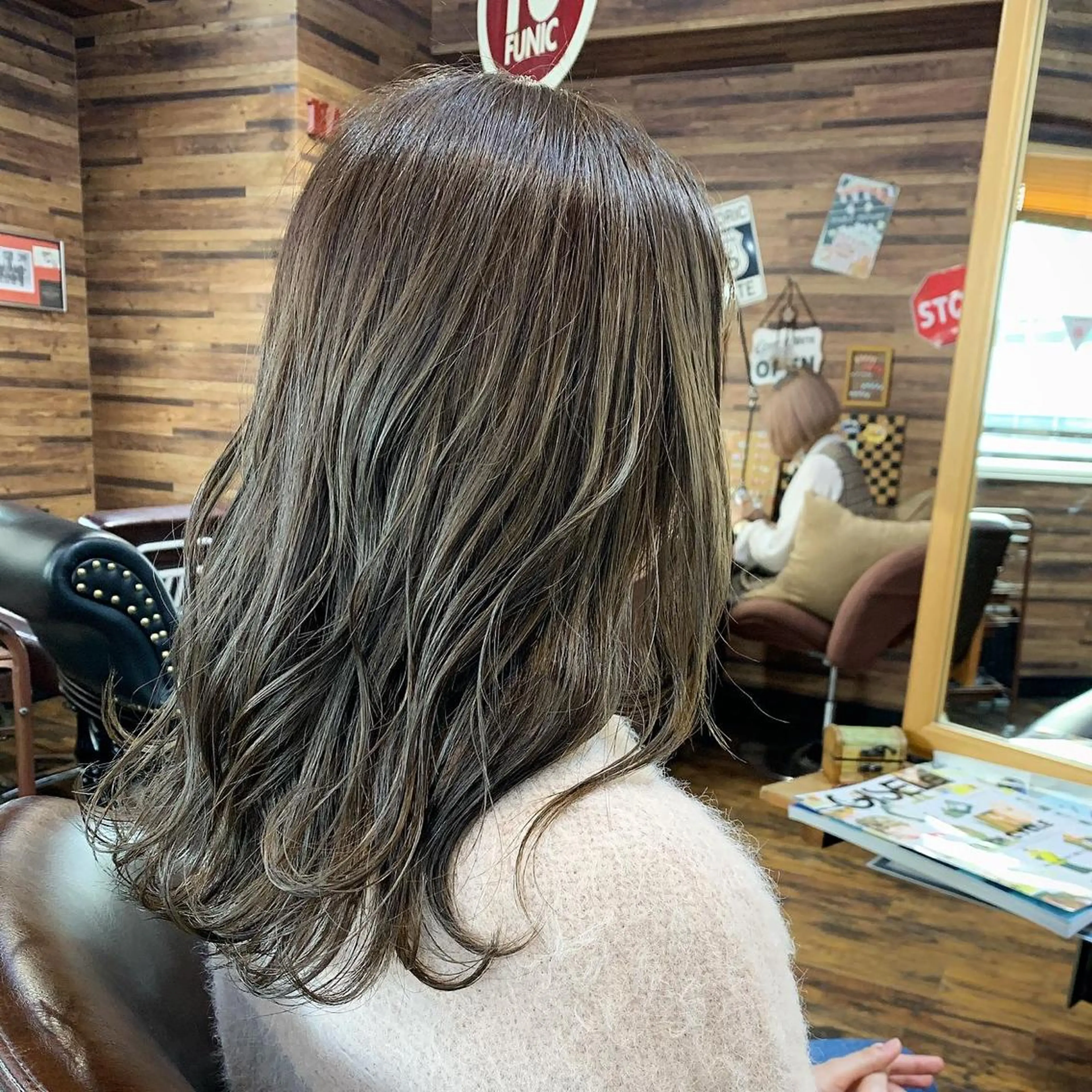 セミロング カラー Eleanor 静岡店所属・川名 充✂️のヘアスタイル