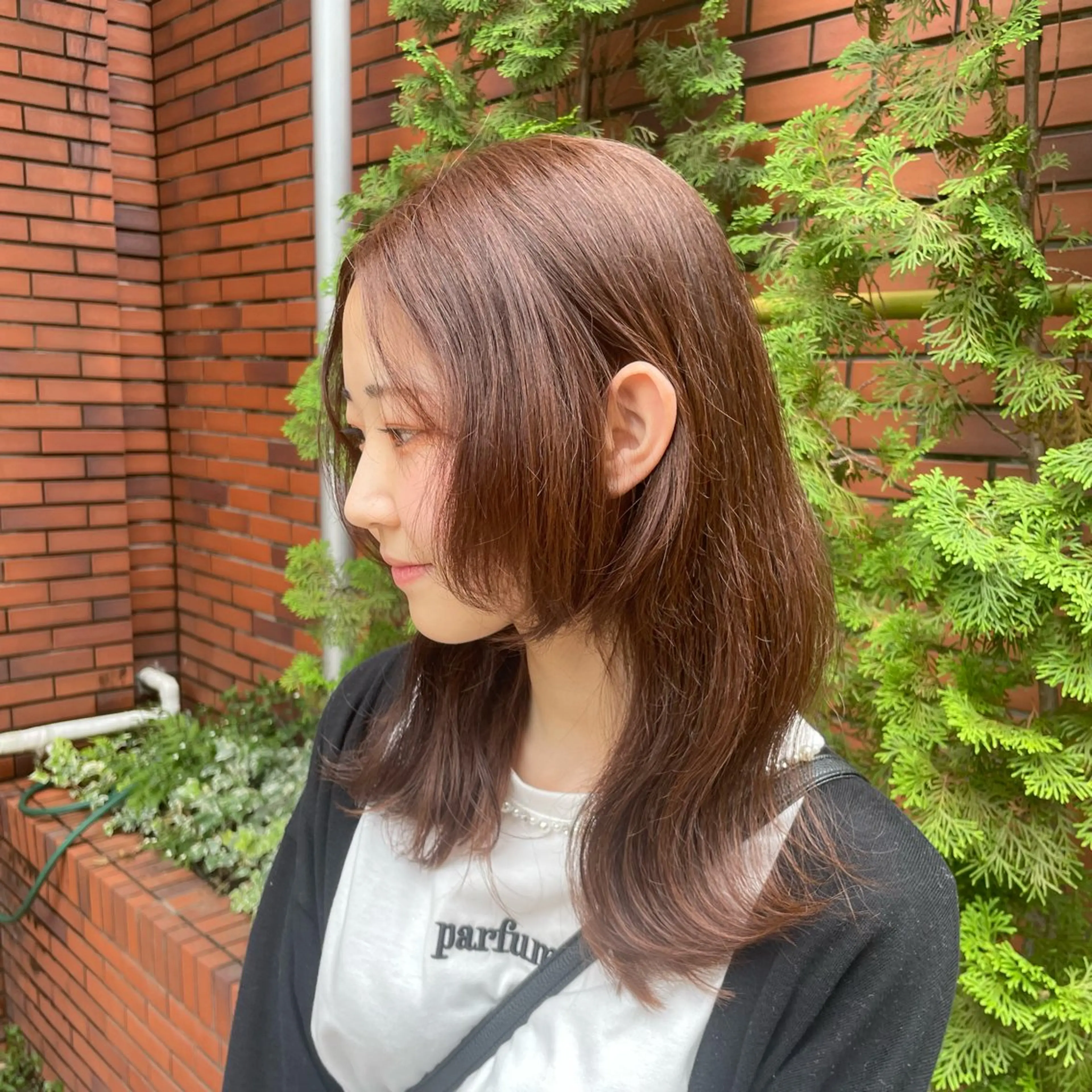 ロング カラー ブラウンカラー ピンクカラー 顔周りカット ウルフカット モッズヘア所属・新井 美歩のヘアスタイル
