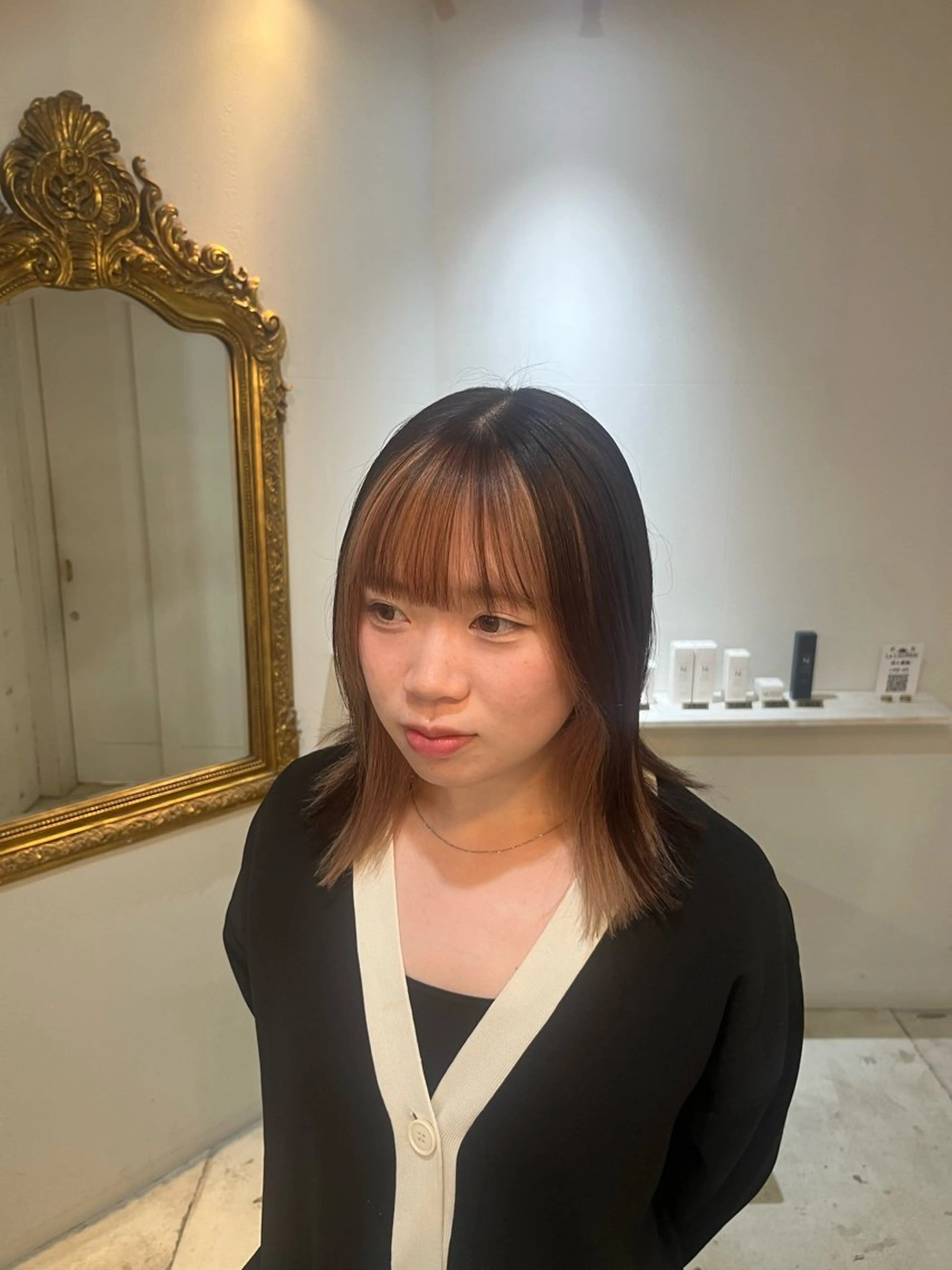 ミディアム ミストバング ピンクブラウン カット ヘアカラー 🩶ハイトーン🖤 URARAのヘアスタイル