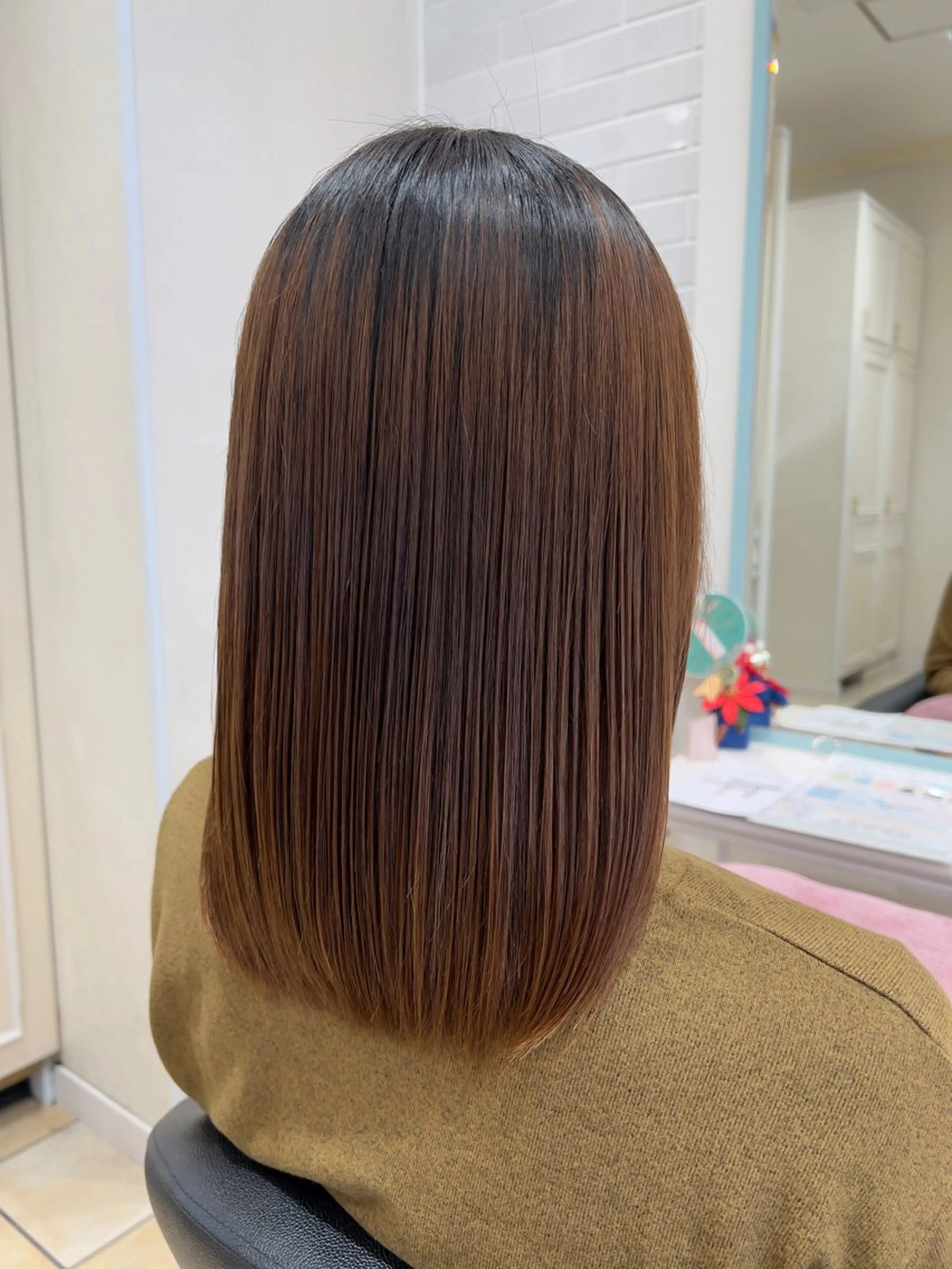 セミロング カット 縮毛矯正 吉澤 海咲のヘアスタイル