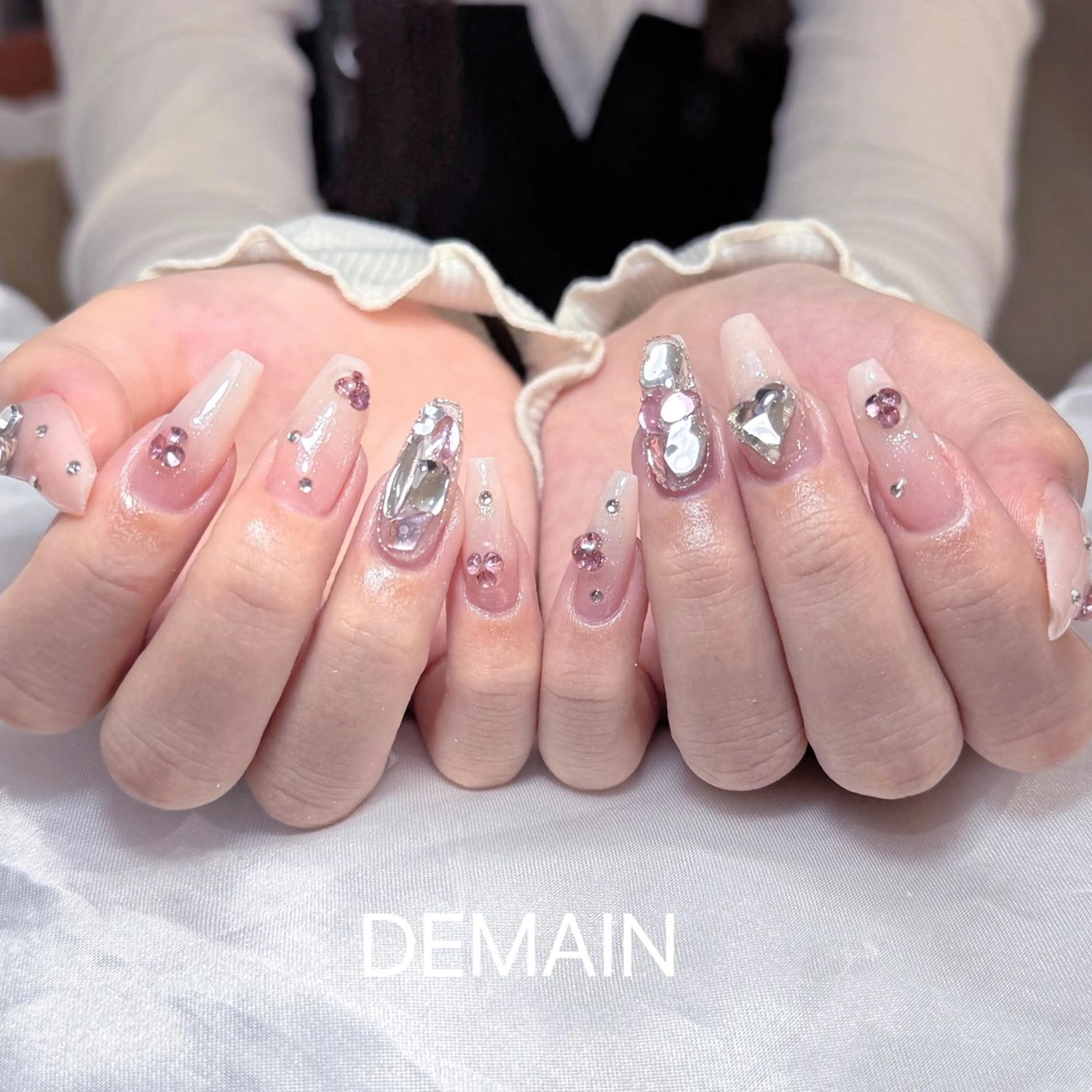 ネイル アートネイル オーロラネイル ガーリー キラキラネイル 韓国ネイル ハンドネイル DEMAIN- 🌸のネイルデザイン