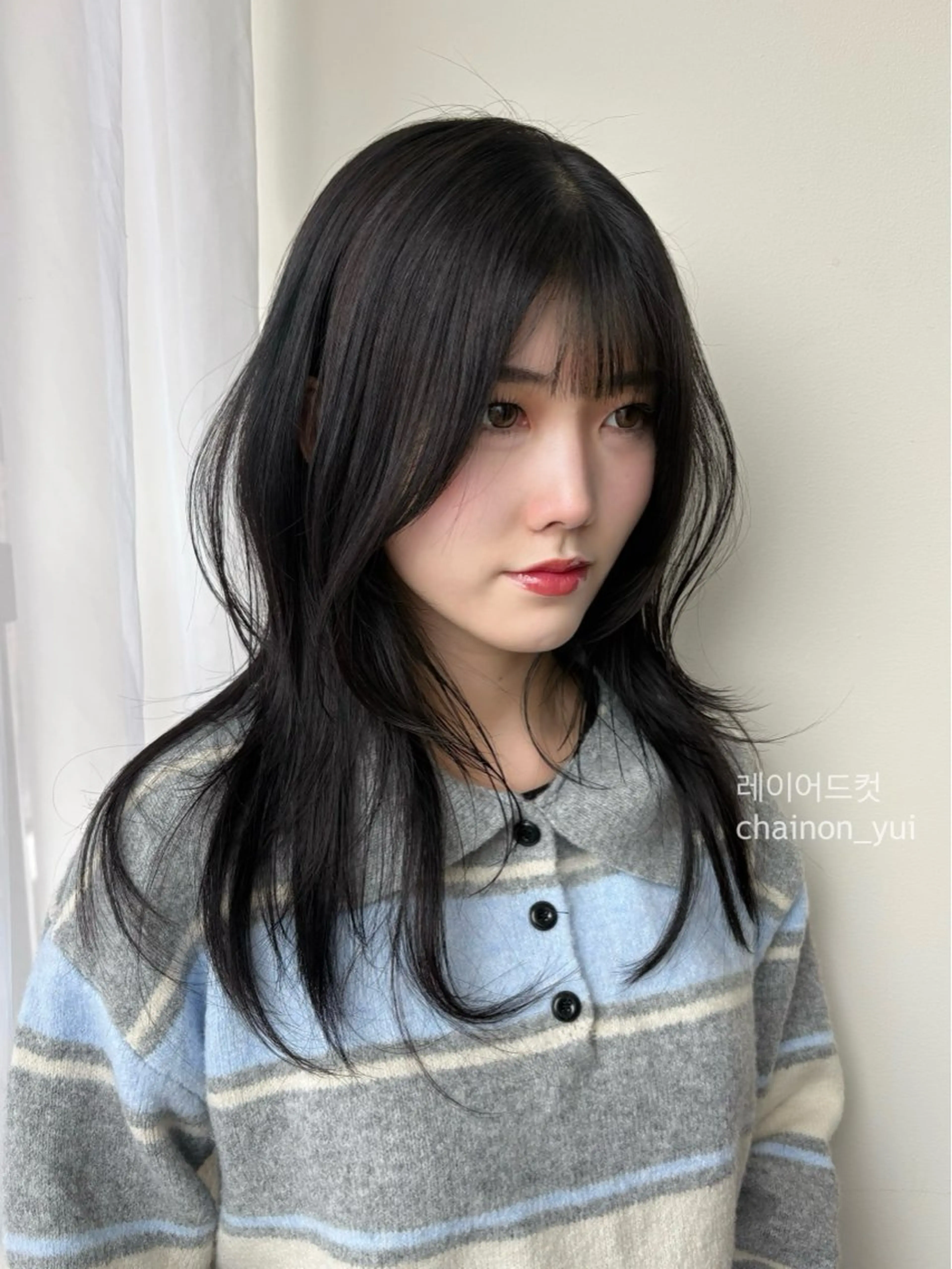 ミディアム カット ヘアカラー YUI レイヤー/韓国ヘアのヘアスタイル