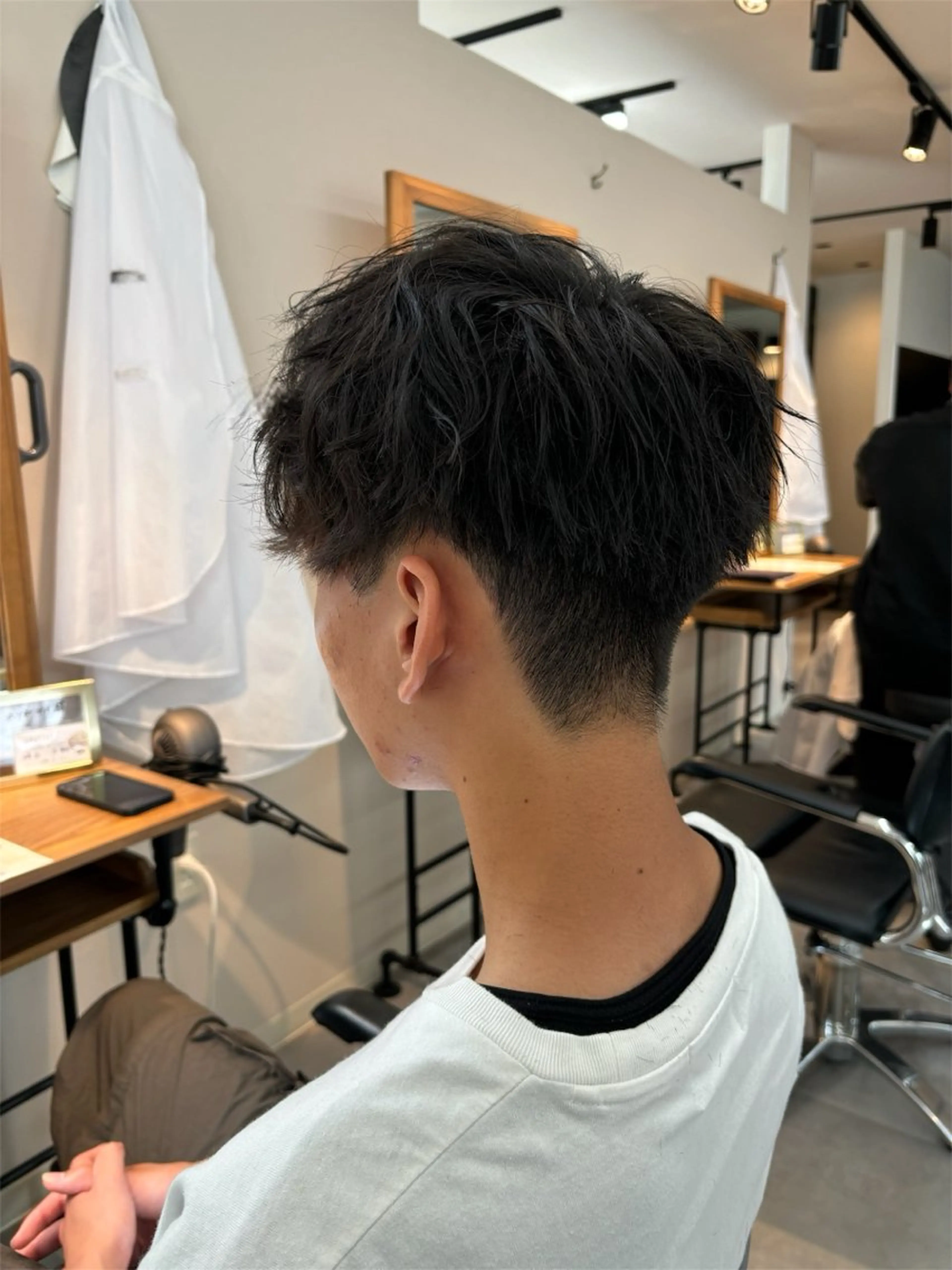 メンズ マッシュ 刈り上げ カット フェザーパーマ/韓国 /メンズカット保立のヘアスタイル