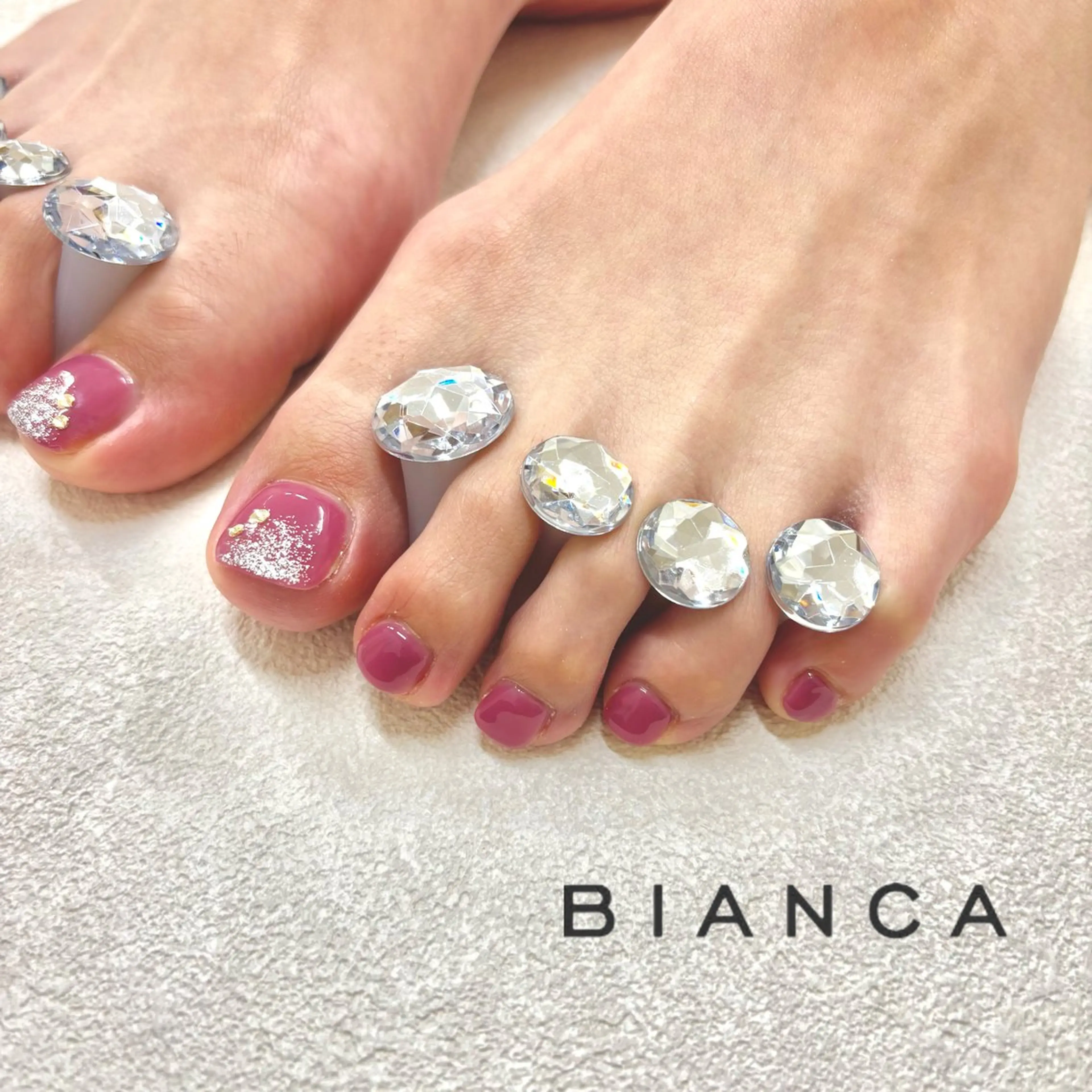 ネイル アートネイル ラメ(グリッター) ワンカラーネイル ピンク シルバー フットネイル Bianca 長津田　松原･*°☆のネイルデザイン