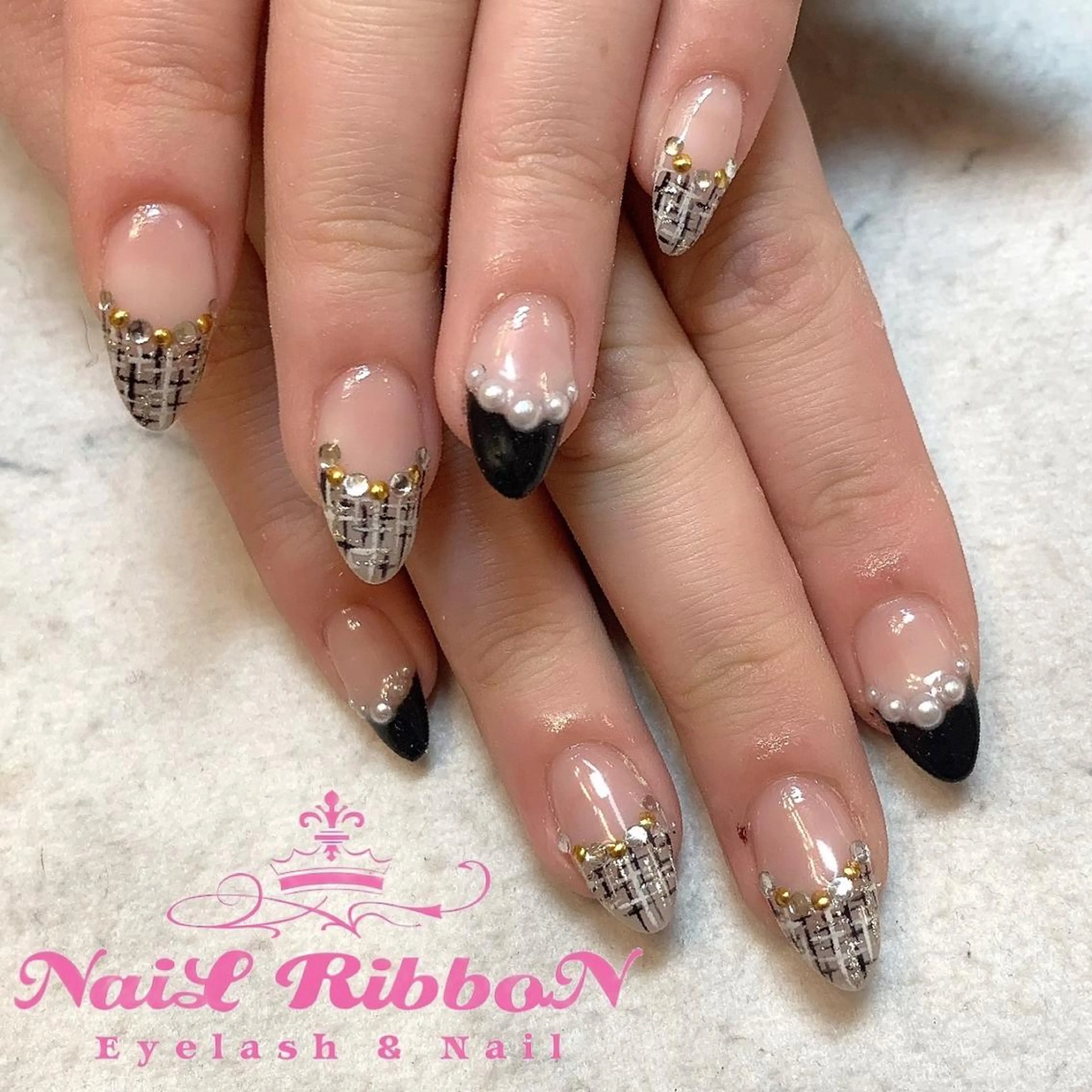 ネイル ネイルリボン 受付スタッフのネイルデザイン