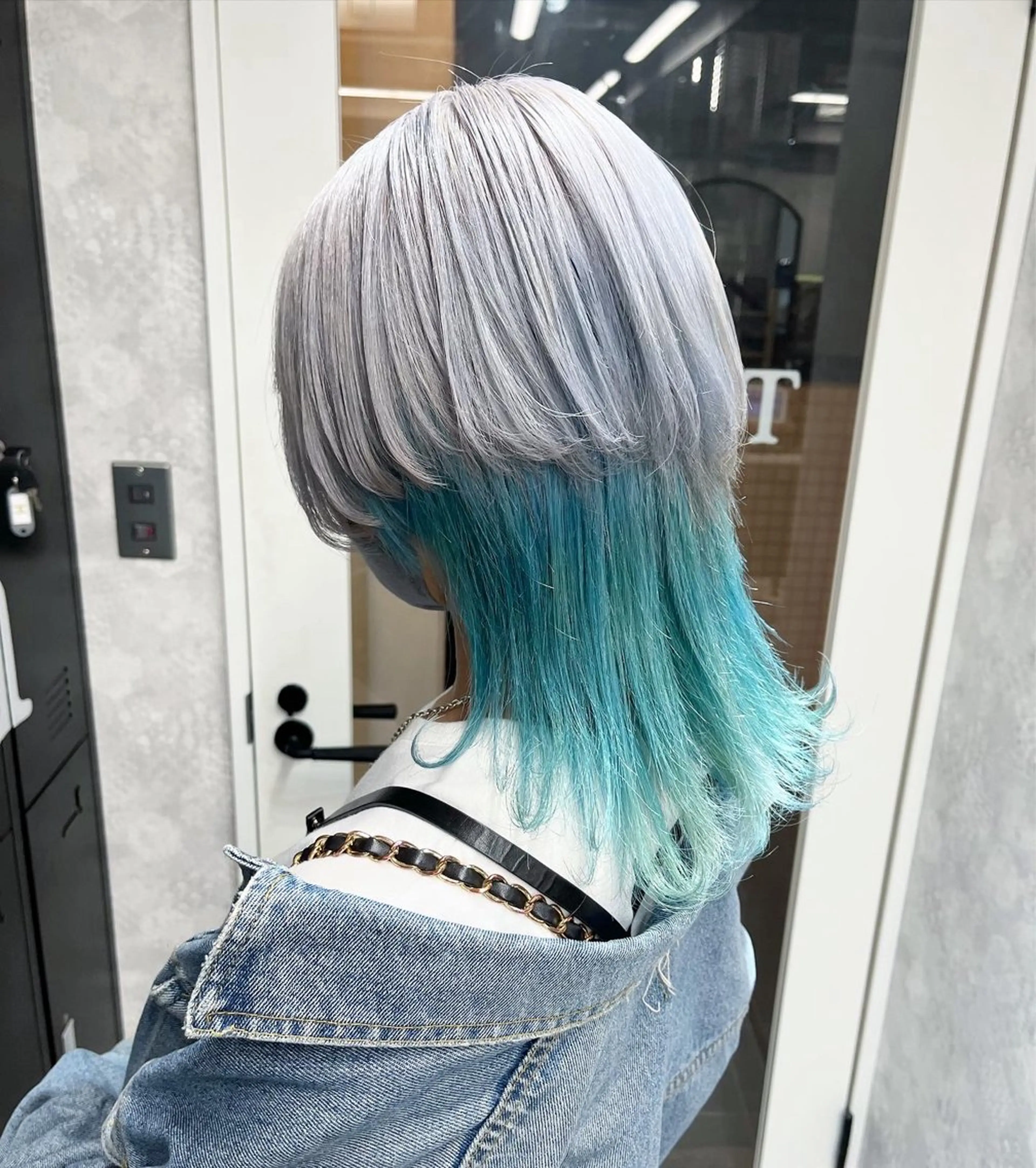 セミロング カラー アッシュ アッシュグレー ベージュカラー ブリーチ ブロンド 【美髪ハイトーン】 髪質改善/大和🎀のヘアスタイル