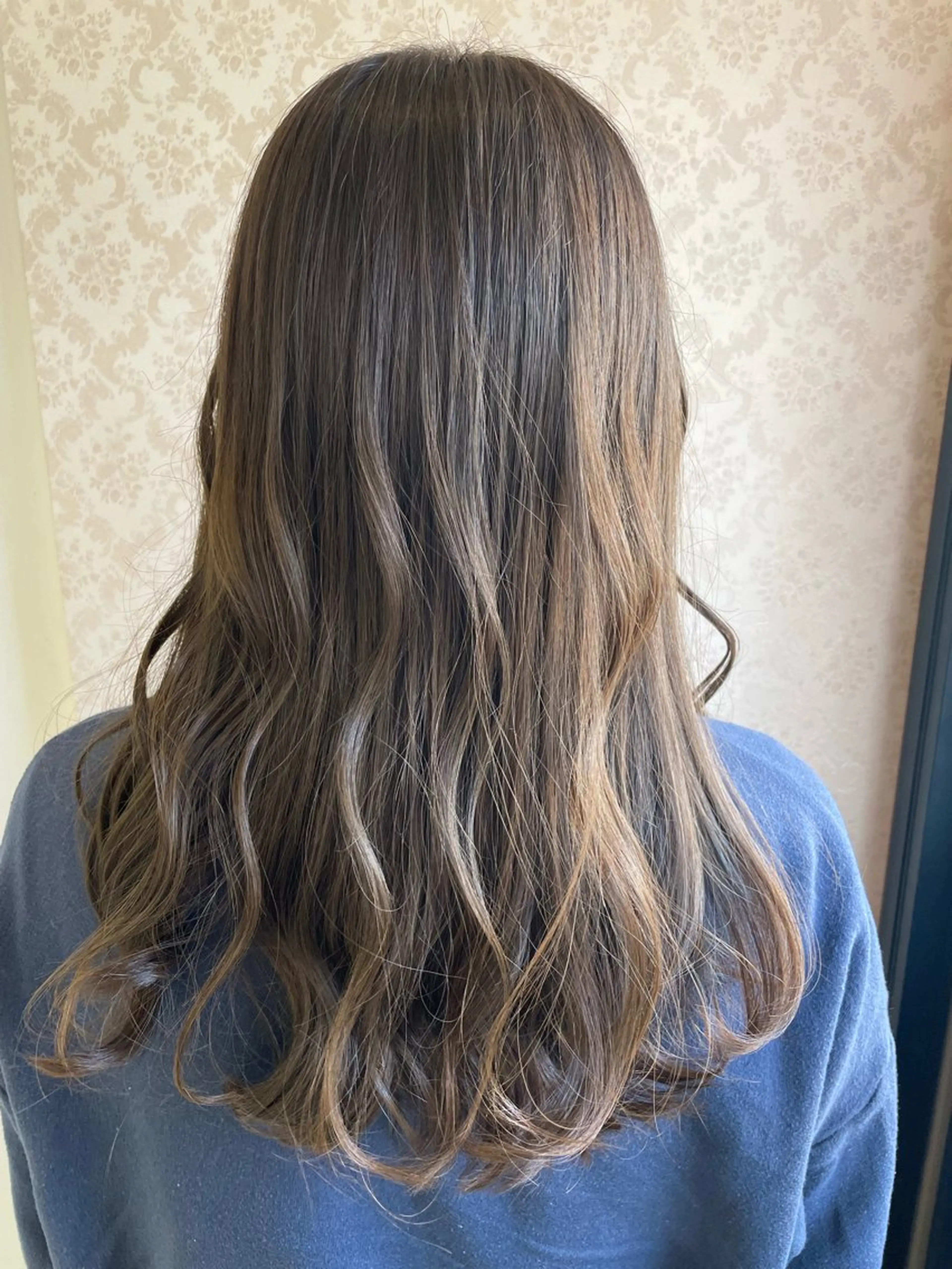 ロング ヒヨシ ルナのヘアスタイル