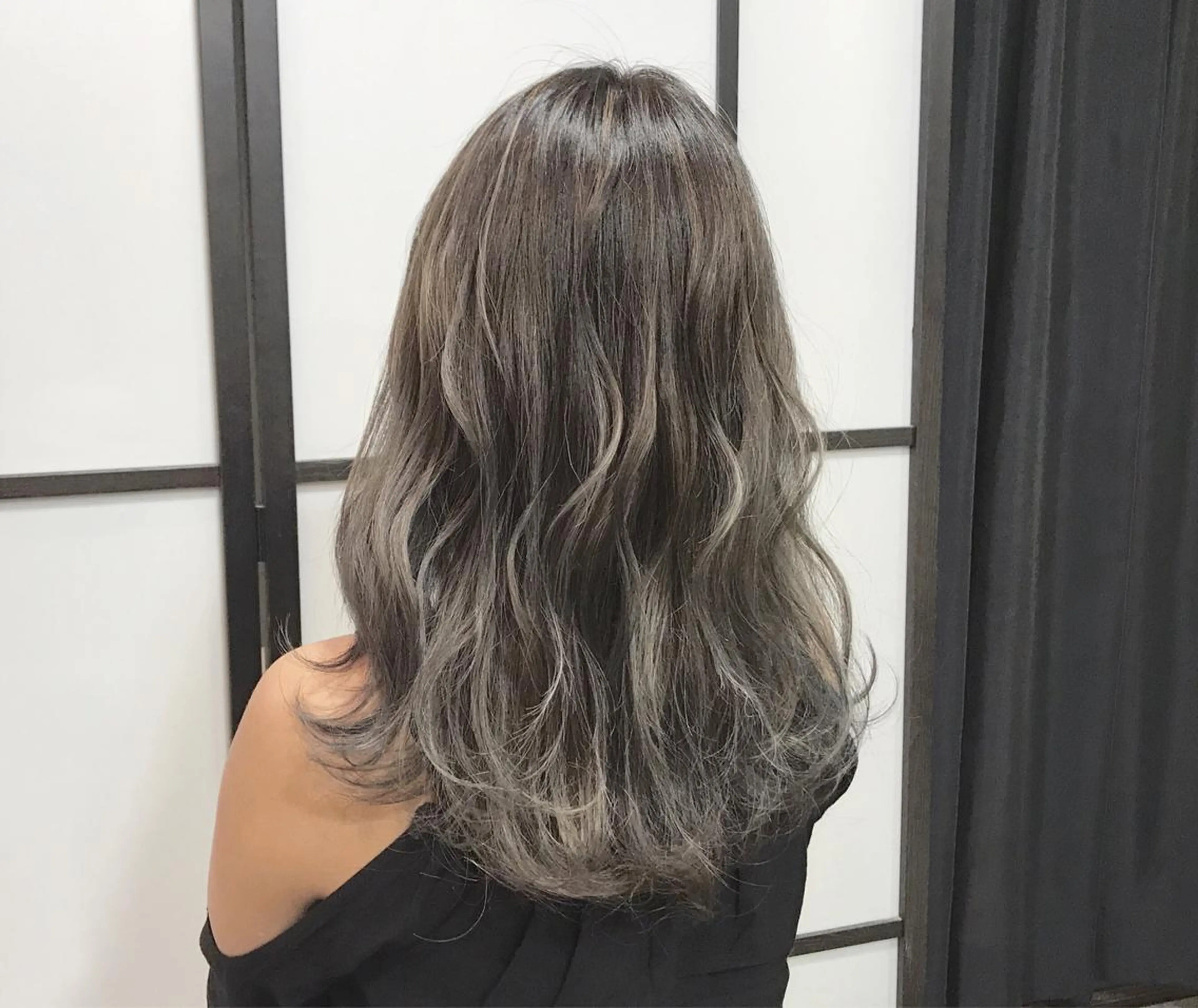 ロング カラー グレージュ ハイライトカラー イルミナカラー ハイライト トリートメント 🌈髪質改善カラーの 🌈坂本侑樹のヘアスタイル