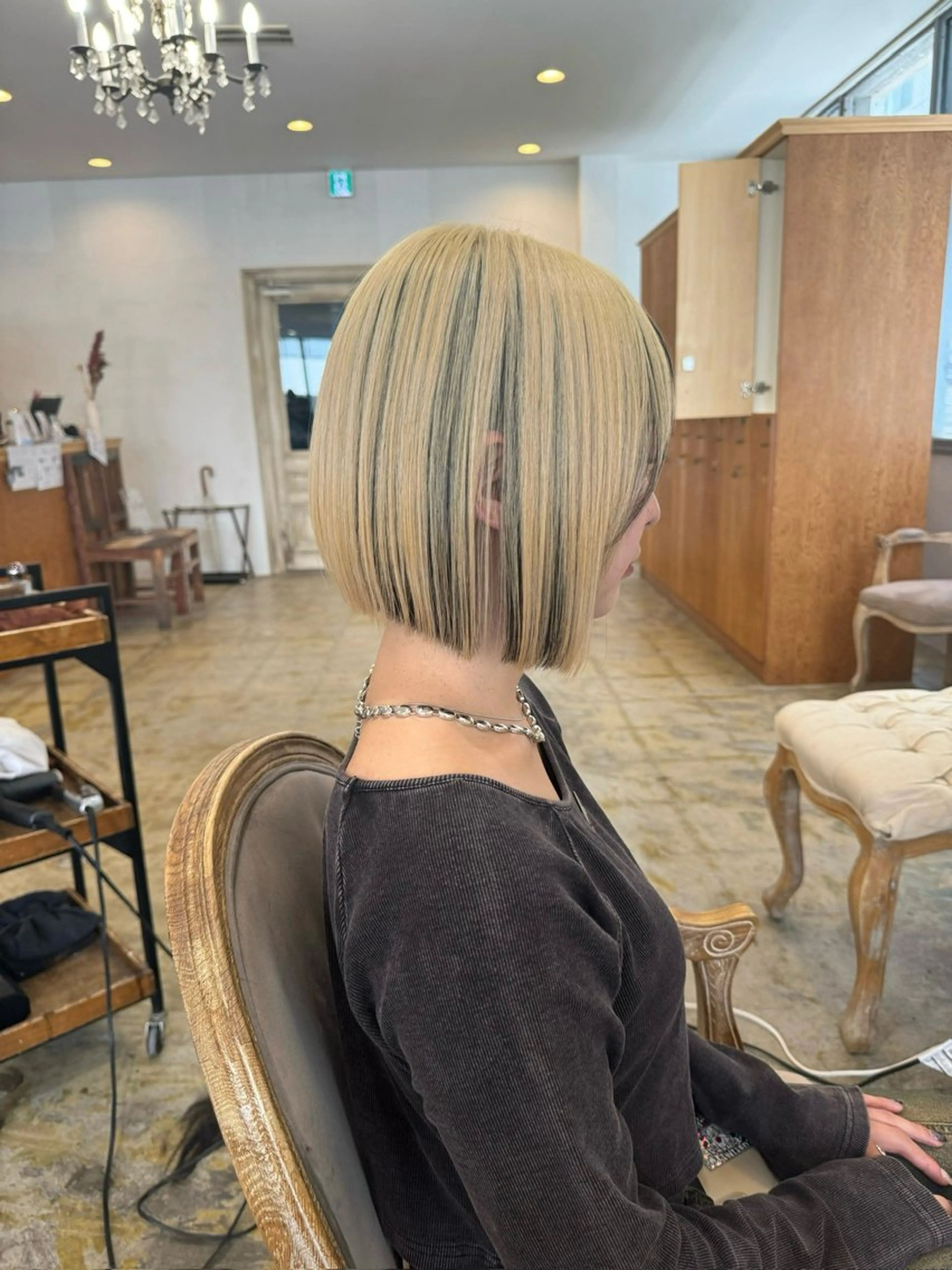 ショート 切りっぱなしボブ 前下がりボブ ボブレイヤー ボブ くびれヘア 梅田／ボブカット ／サイバアサトのヘアスタイル