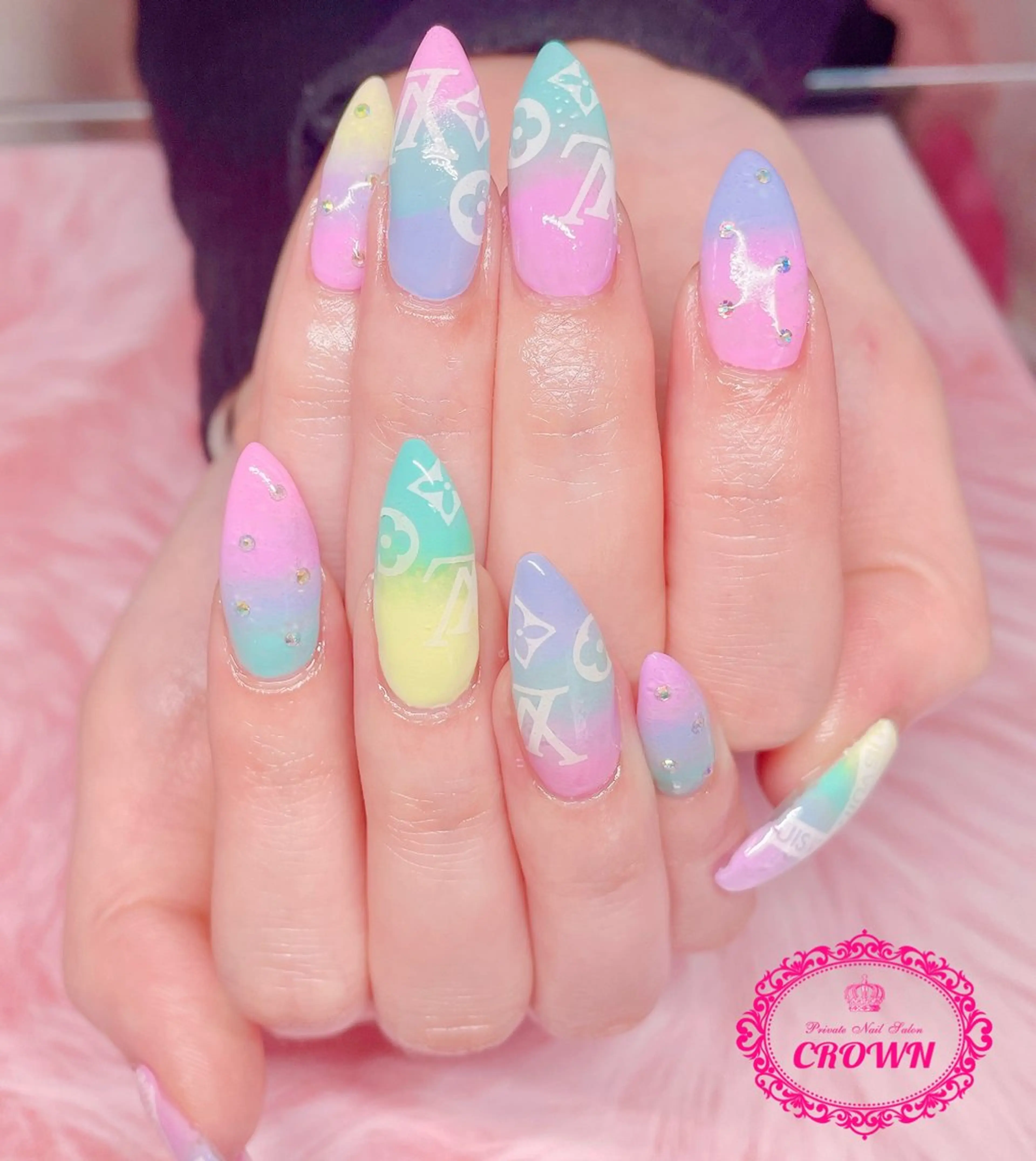 ネイル CROWN プライベートサロンのネイルデザイン
