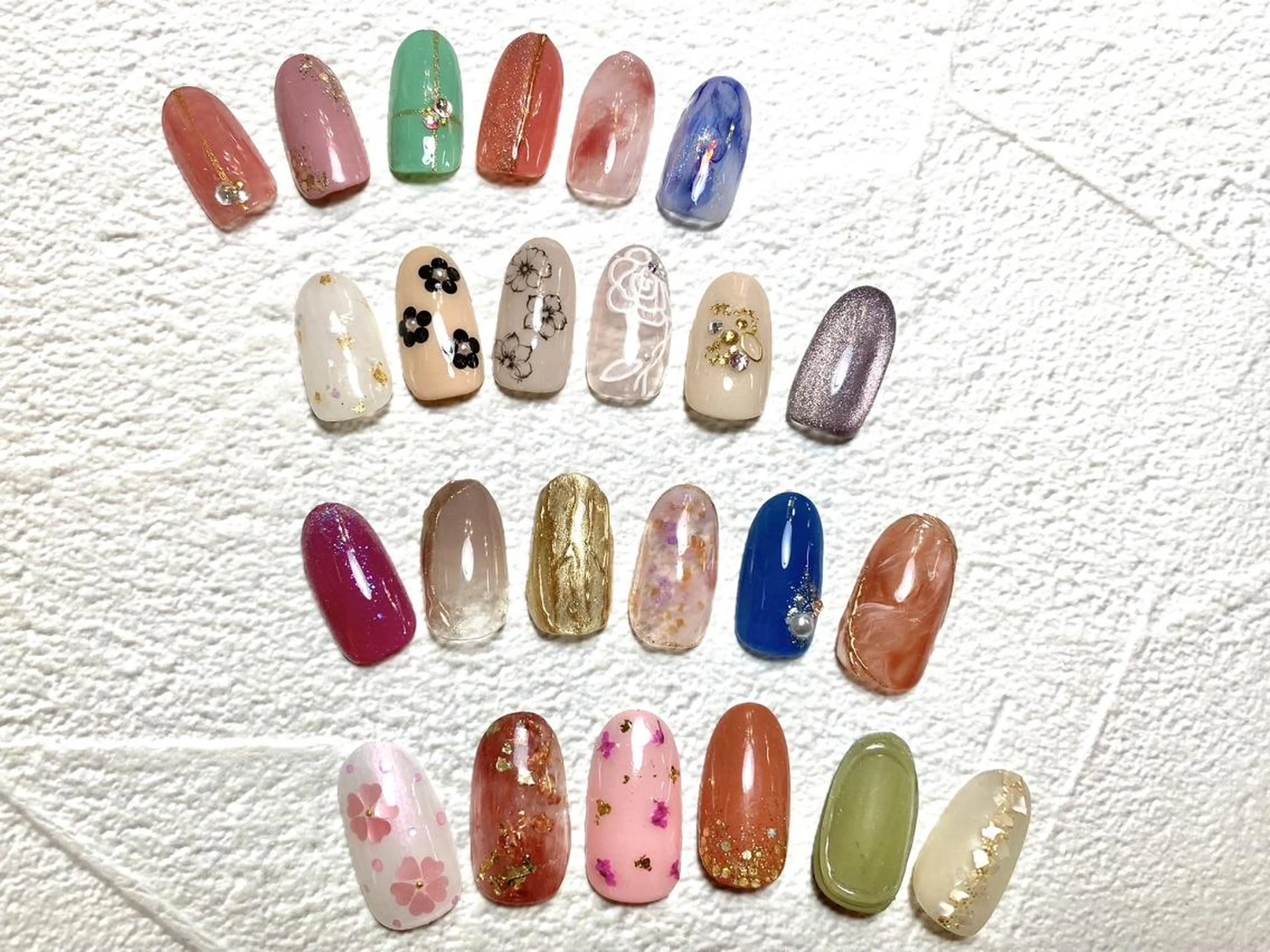 【オフ有り】プチアートワンカラー(新規、自店4週内OFF無料)(片手にアート1本ずつ。カラー選択可)土日祝+500円の写真