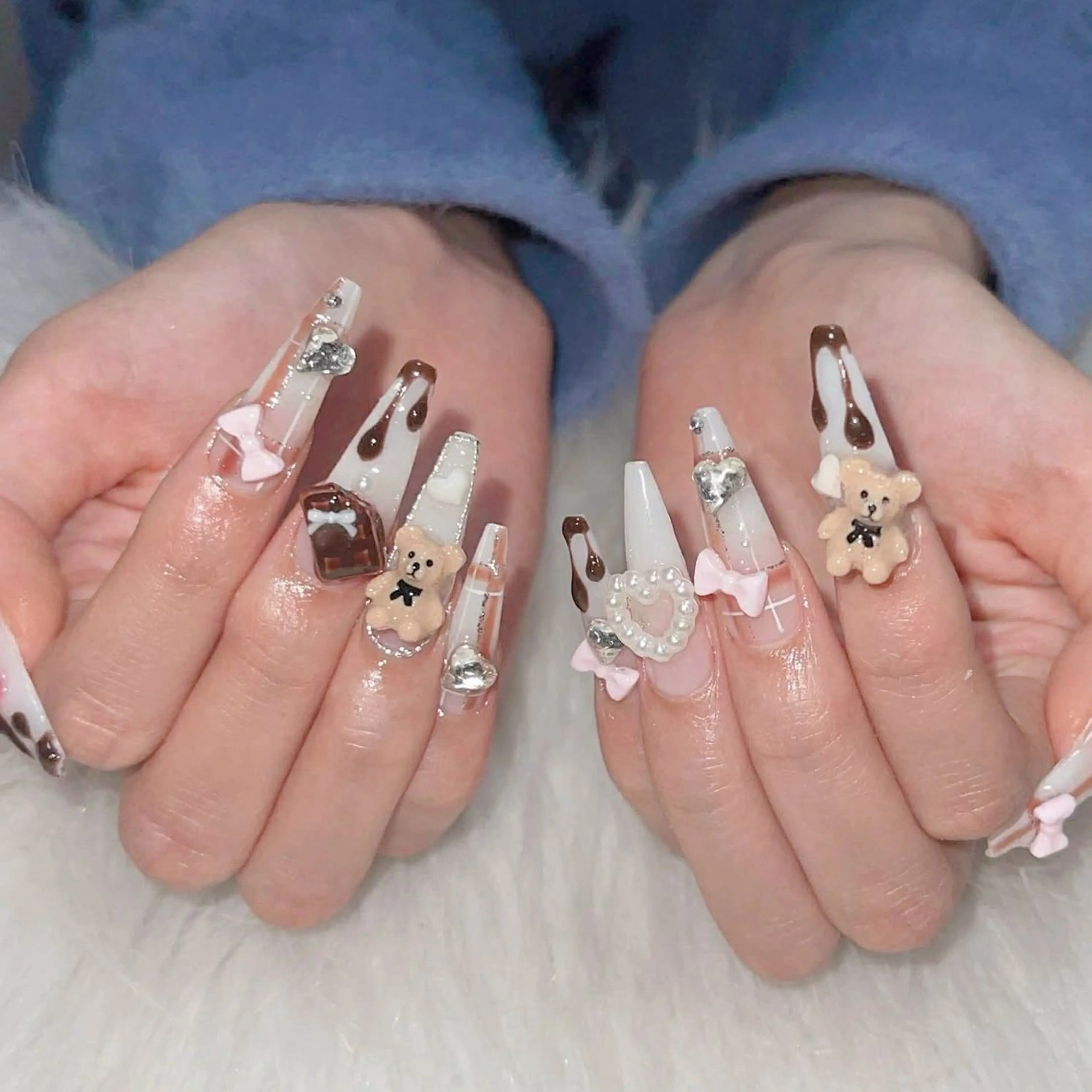 ネイル オーロラネイル クリアネイル 成人式 フラッシュネイル ジェルネイル ハンドネイル Amee Nail Salonのネイルデザイン