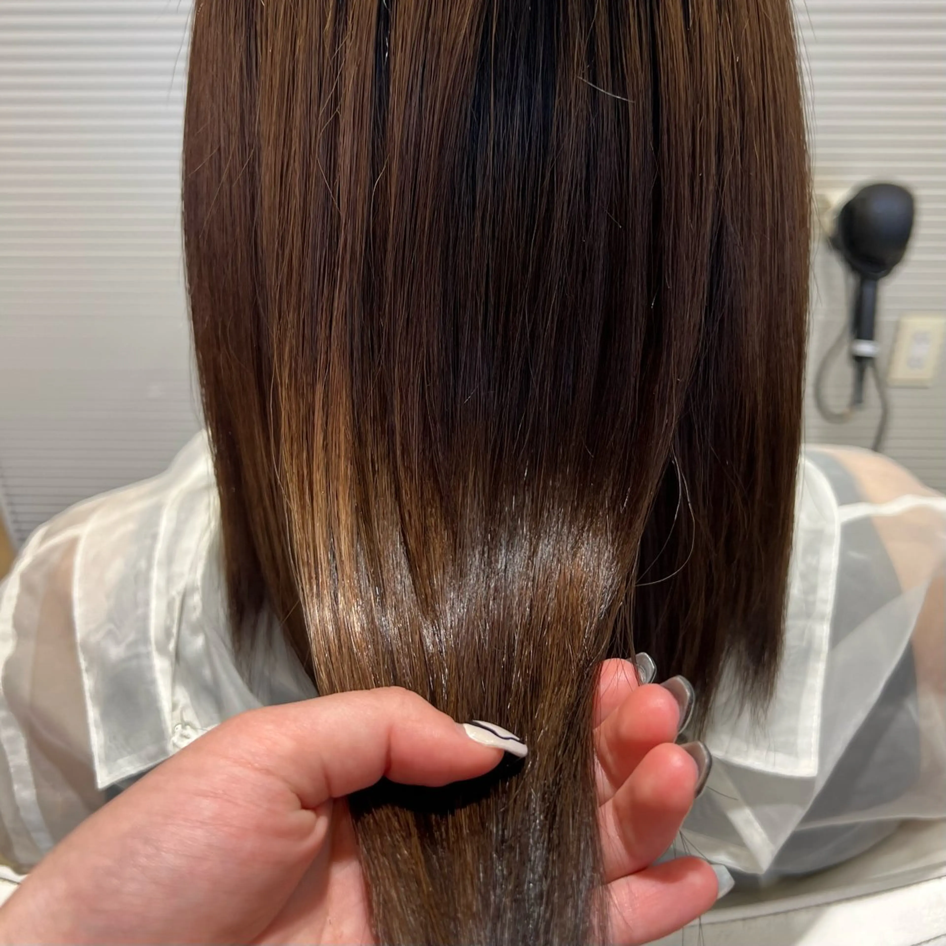 セミロング カラー ヘアカラー トリートメント ☘️折戸結菜☘️ ハイトーンカラーのヘアスタイル