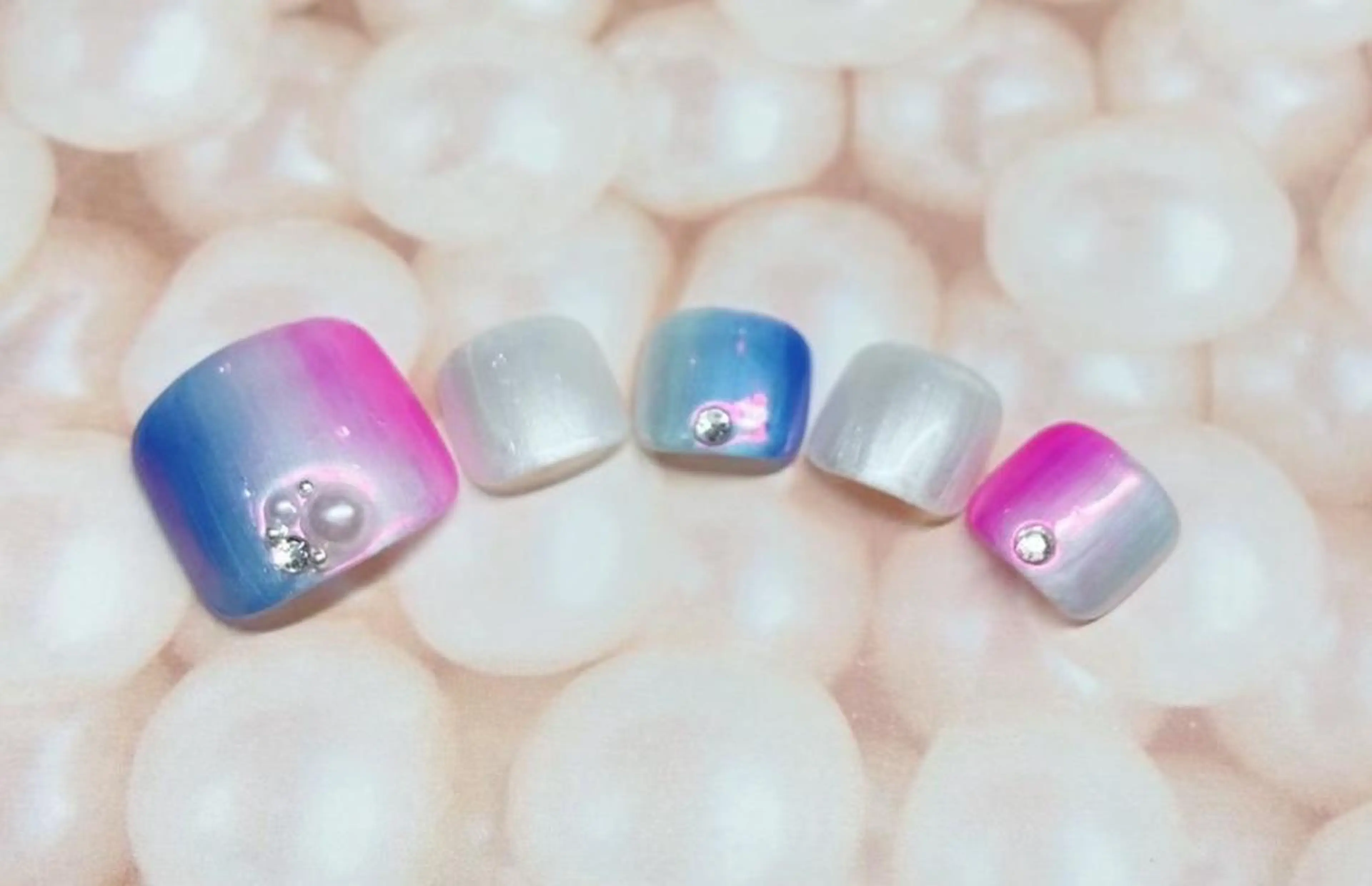 ネイル マツエク・マツパ アイブロウ 韓国風マツエク パリジェンヌラッシュリフト まつげパーマ 長さ出し フットネイル フットネイル Nail&eye Belire 新宿のネイルデザイン