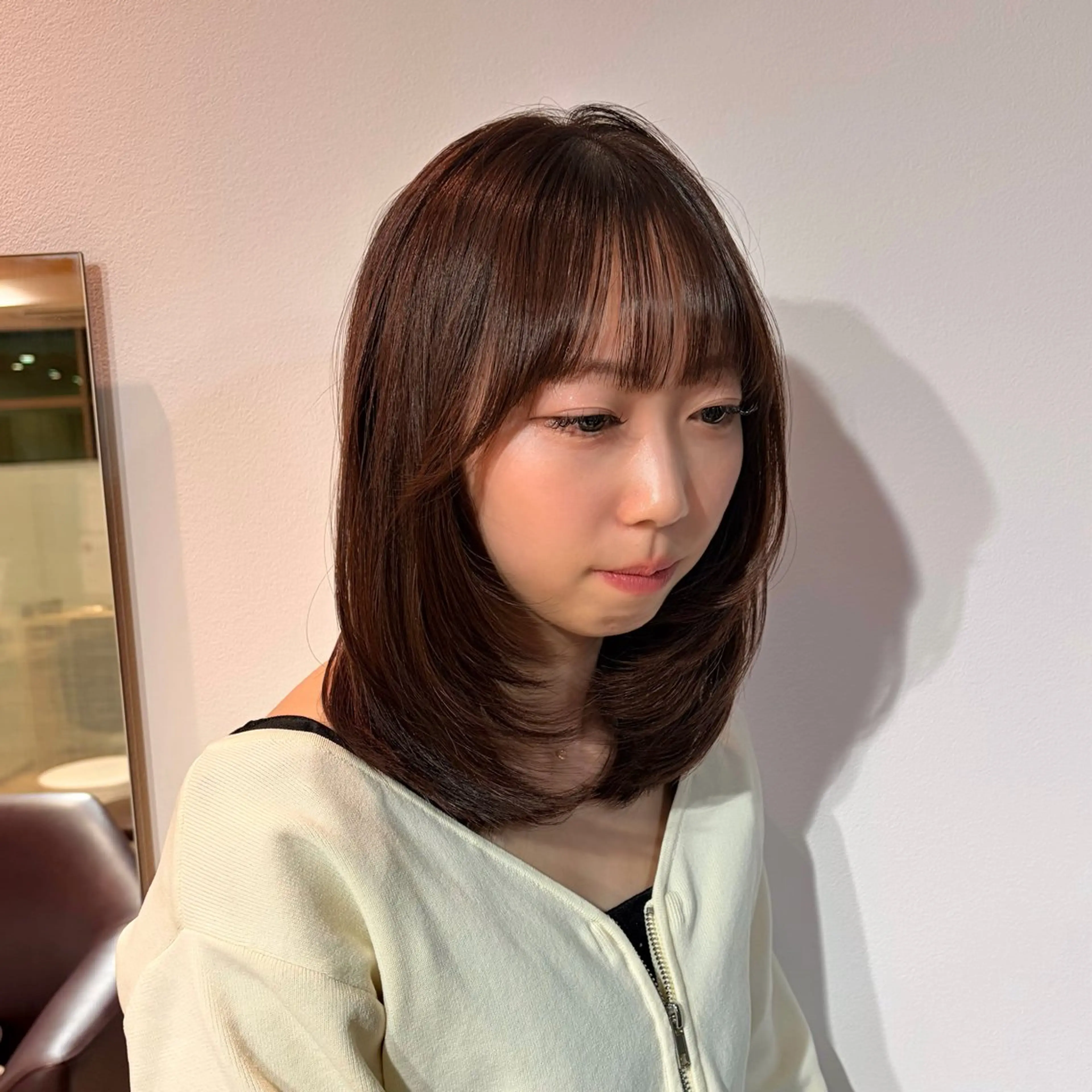 ミディアム カラー ブラウンカラー チョコレートブラウン 顔周りカット レイヤーカット ローレイヤー カット ヘアカラー Yamada Ami🪐のヘアスタイル