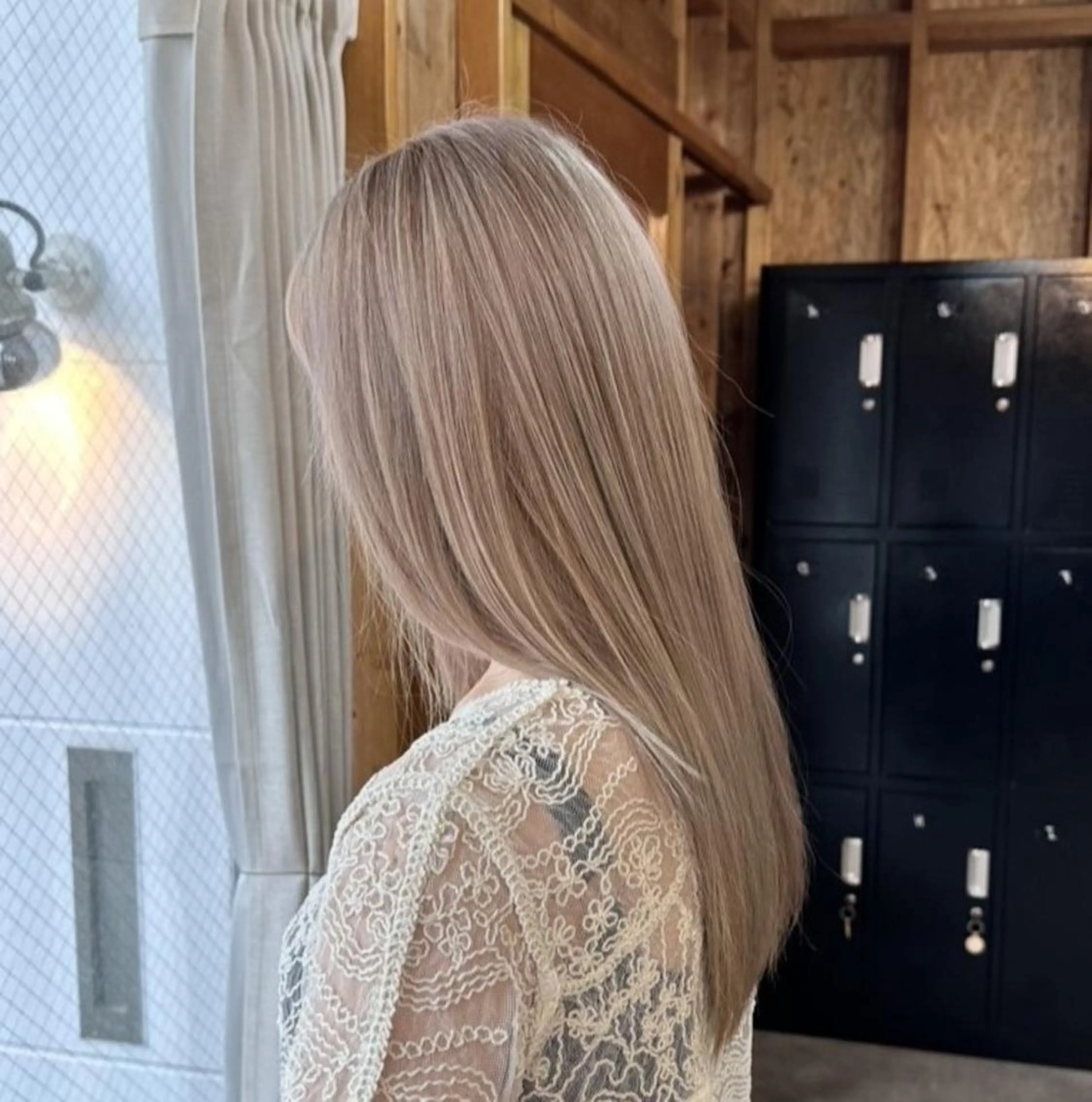 セミロング ヘアカラー 赤味ゼロ✨️透ける ハイトーン😇ハルキのヘアスタイル