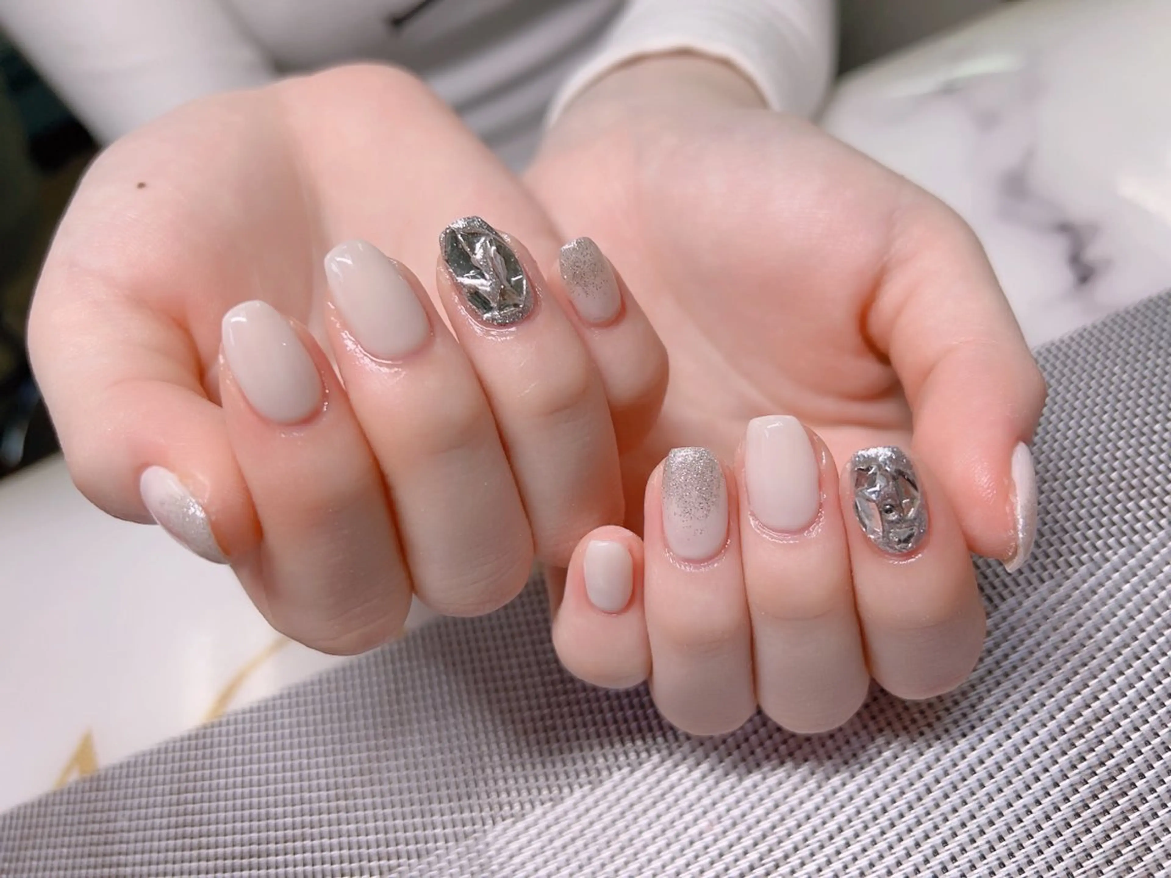 ネイル チークネイル マグネットネイル 持ち込み ニュアンスネイル シンプルネイル インフィニティ ネイルサロンのネイルデザイン