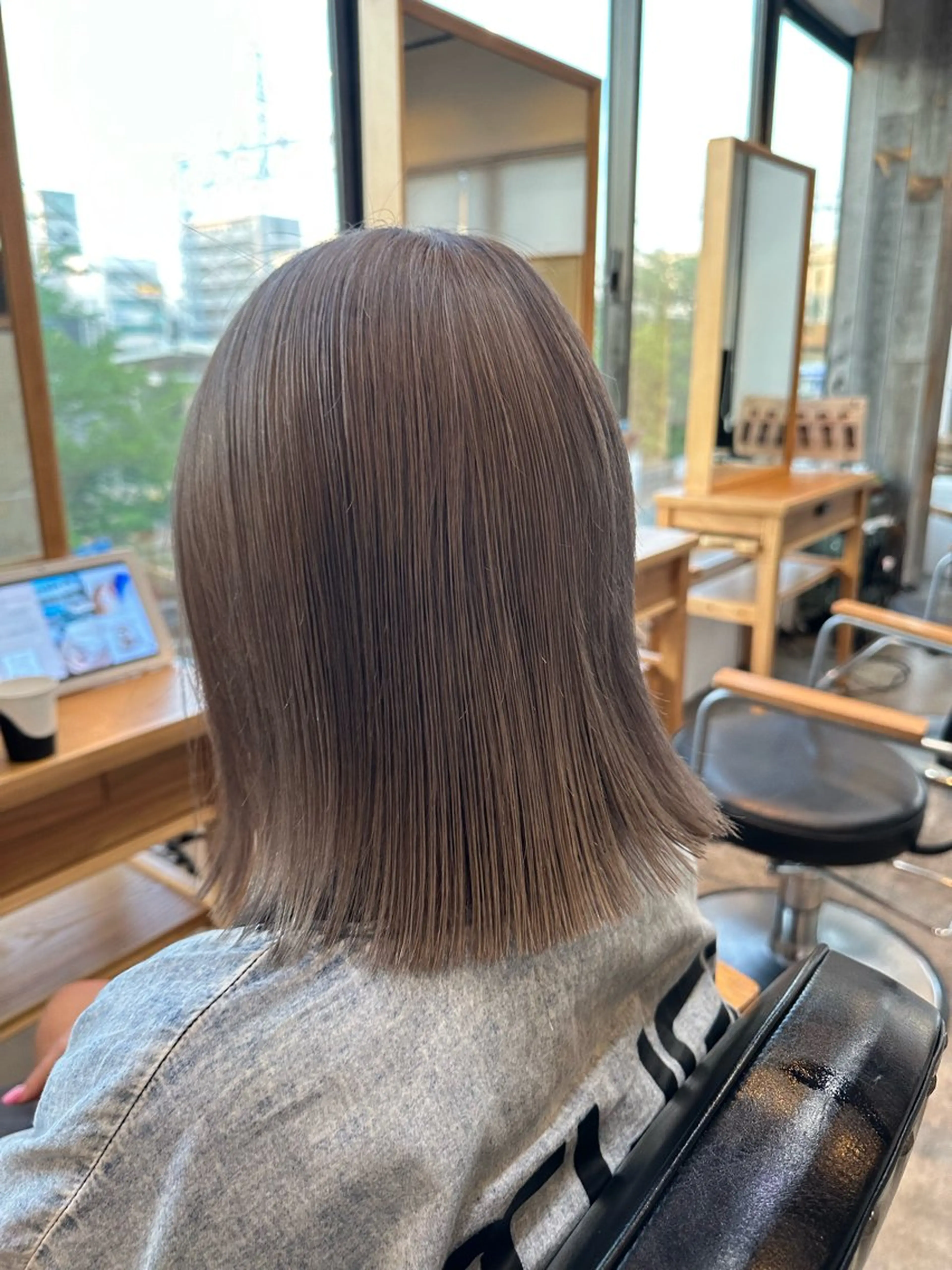 ミディアム カット ヘアカラー トリートメント lafith hair pur 梅田茶屋町店所属・ブリーチなしベージュ カラー佐藤華厘のヘアスタイル
