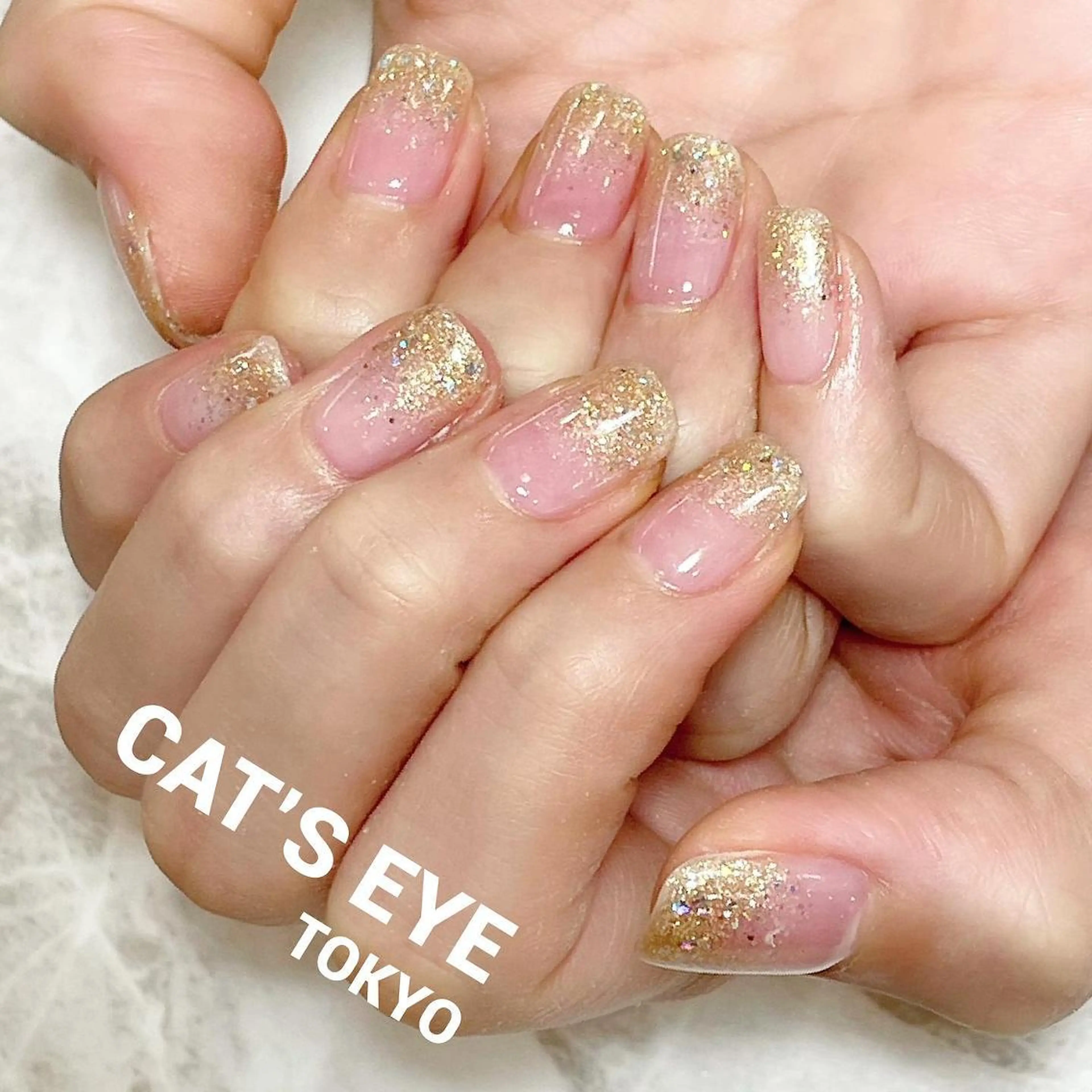 ネイル マツエク・マツパ グラデーション ラメ(グリッター) ラメグラデーション ハンドネイル Cat's eye TOKYO 新宿店のネイルデザイン