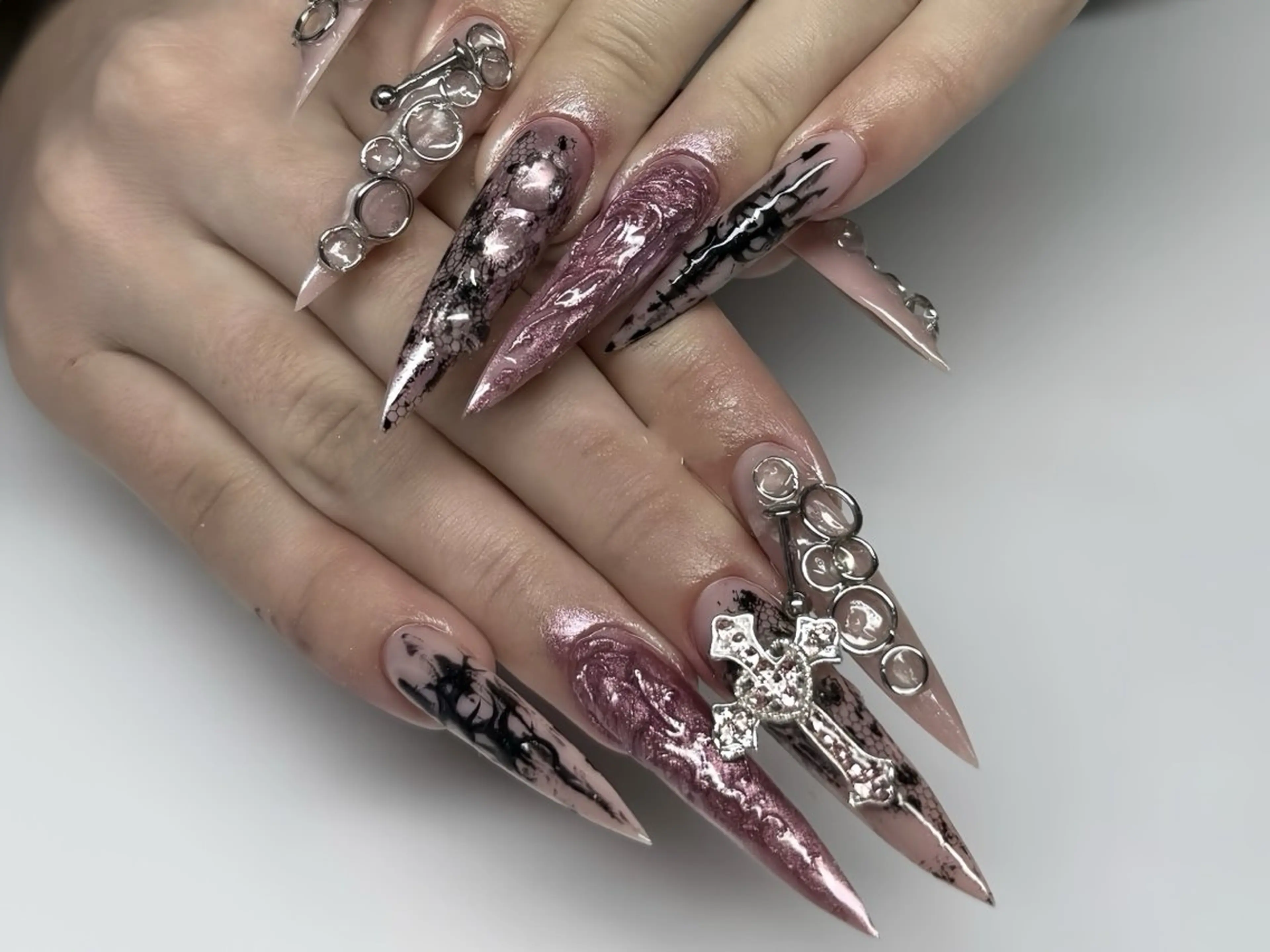 ネイル チークネイル フレンチネイル ガラスフレンチ グラデーション キラキラネイル ハンドネイル Rin Nail 新大久保店のネイルデザイン