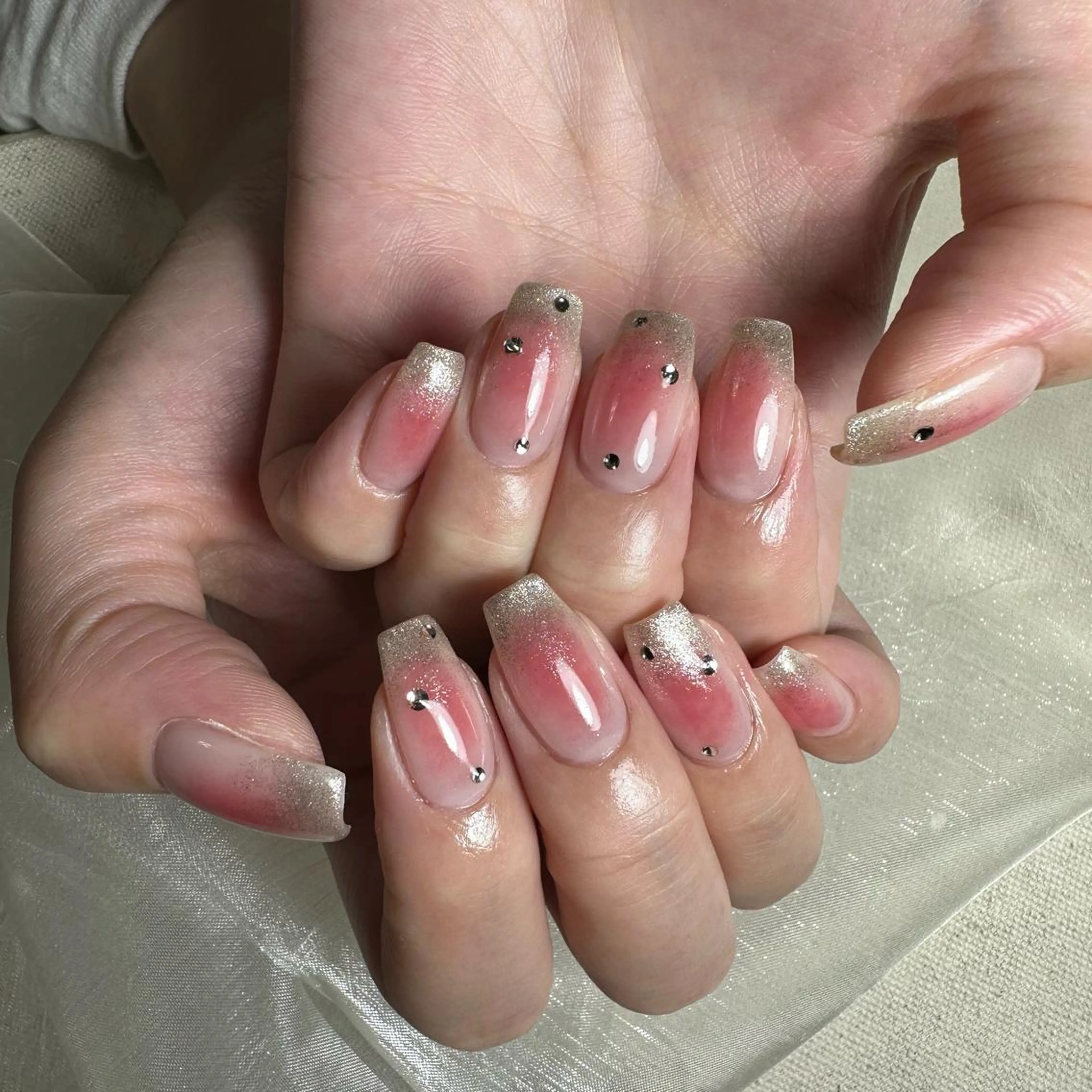 ネイル ハンドネイル repos~ルポ~所属・里見 麗のネイルデザイン