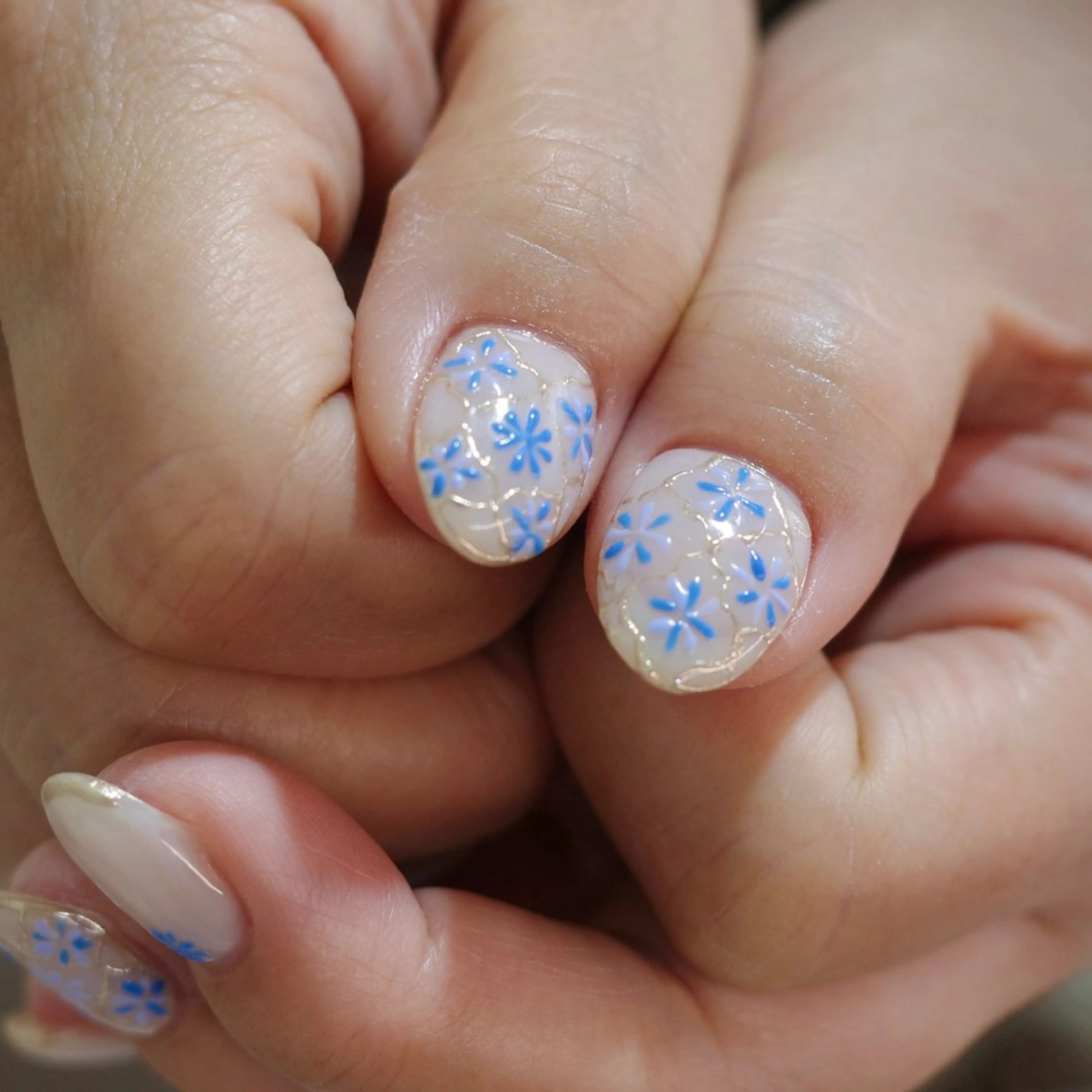 ネイル アートネイル ブルー ゴールド 持ち込み ホワイト ハンドネイル pointillé .ayaのネイルデザイン