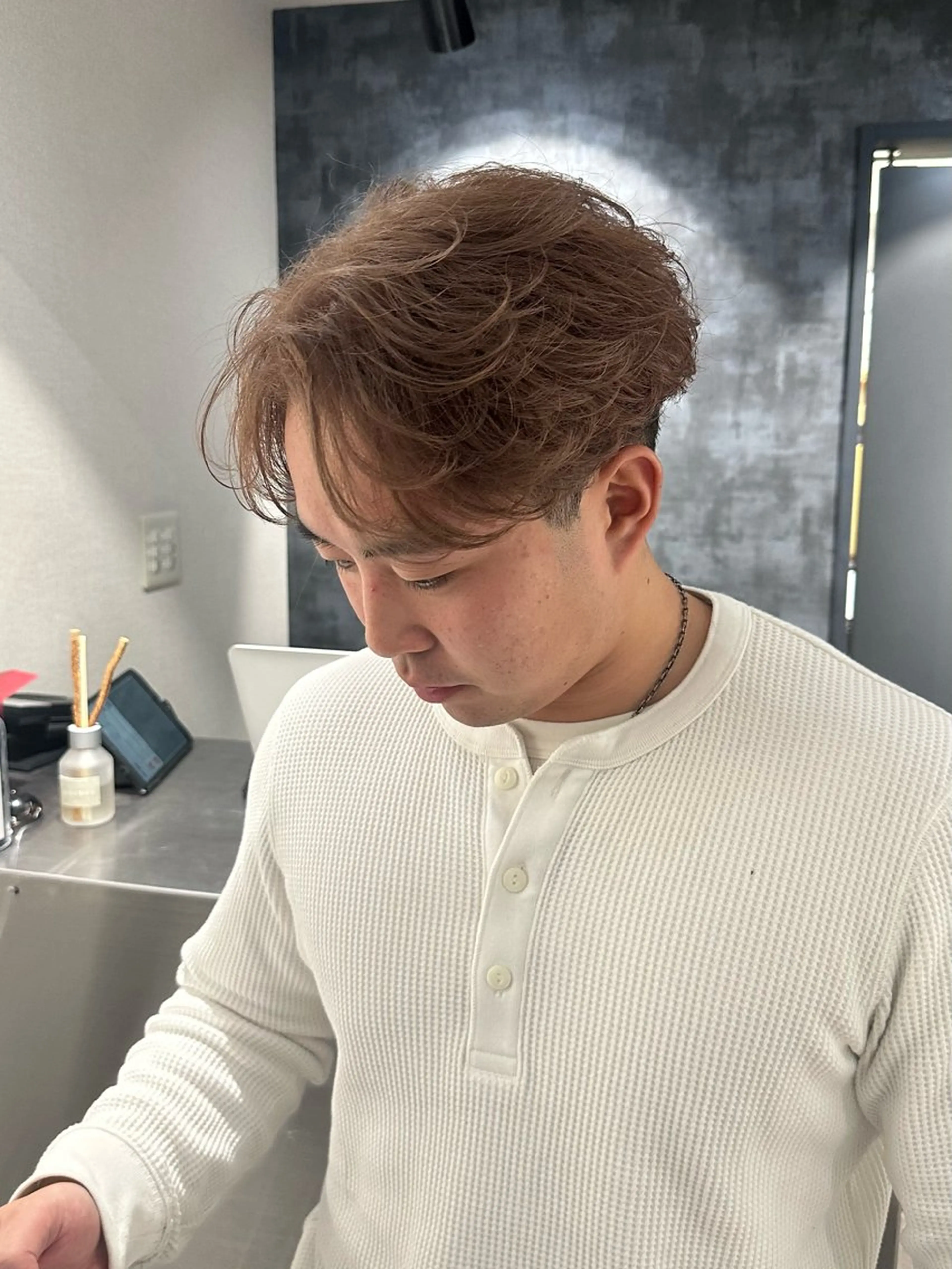 ミディアム カラー メンズ カット ヘアカラー SALOWIN 原宿 iori所属・🌟原宿指名No.1 センターパート⭐️のヘアスタイル