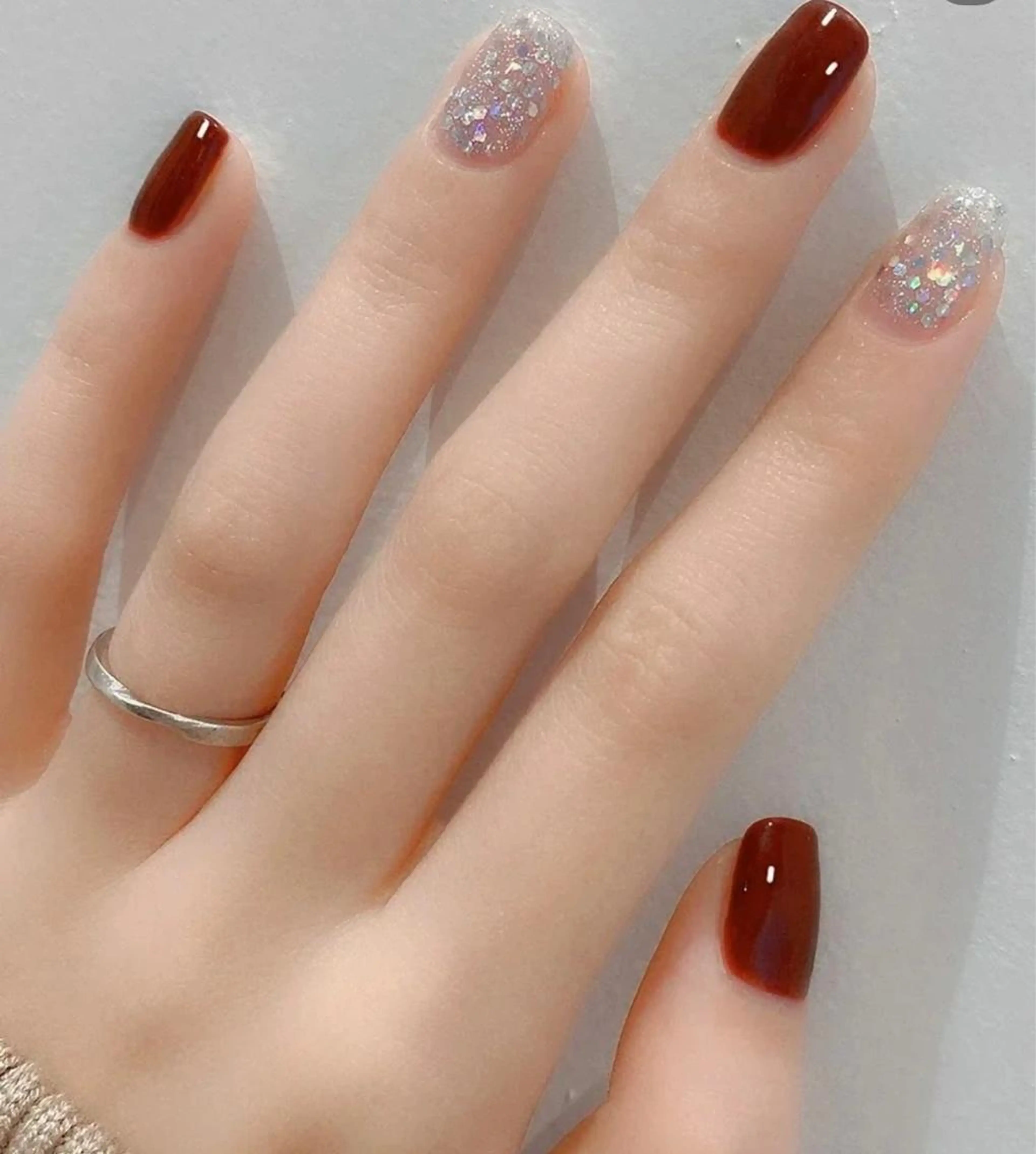 ワンカラーorラメグラデーション(2色無料）2200円オフなし（月曜日から金曜日まで11:00からー18:00まで）の写真